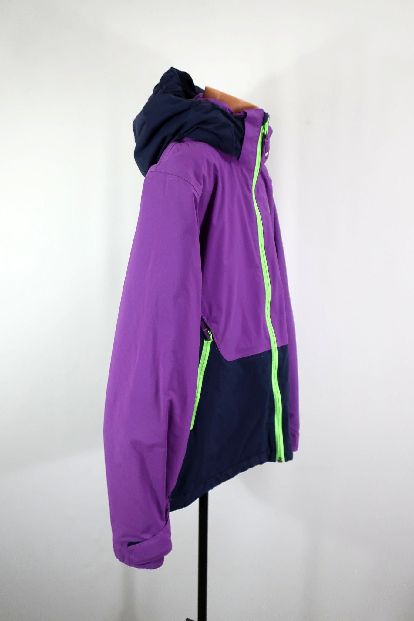 HELLY HANSEN striukė su Primaloft 158/164 ūgiui