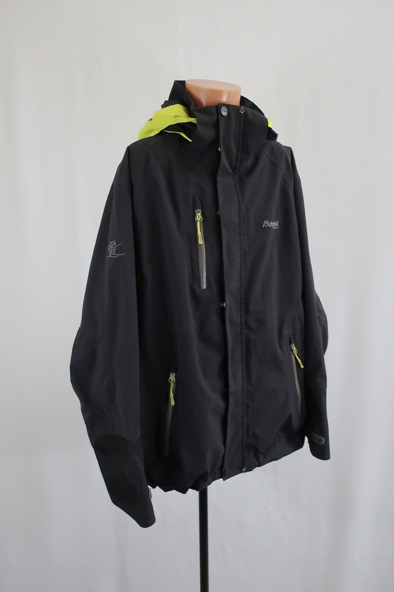 BERGANS membraninė striukė 152 ūgiui