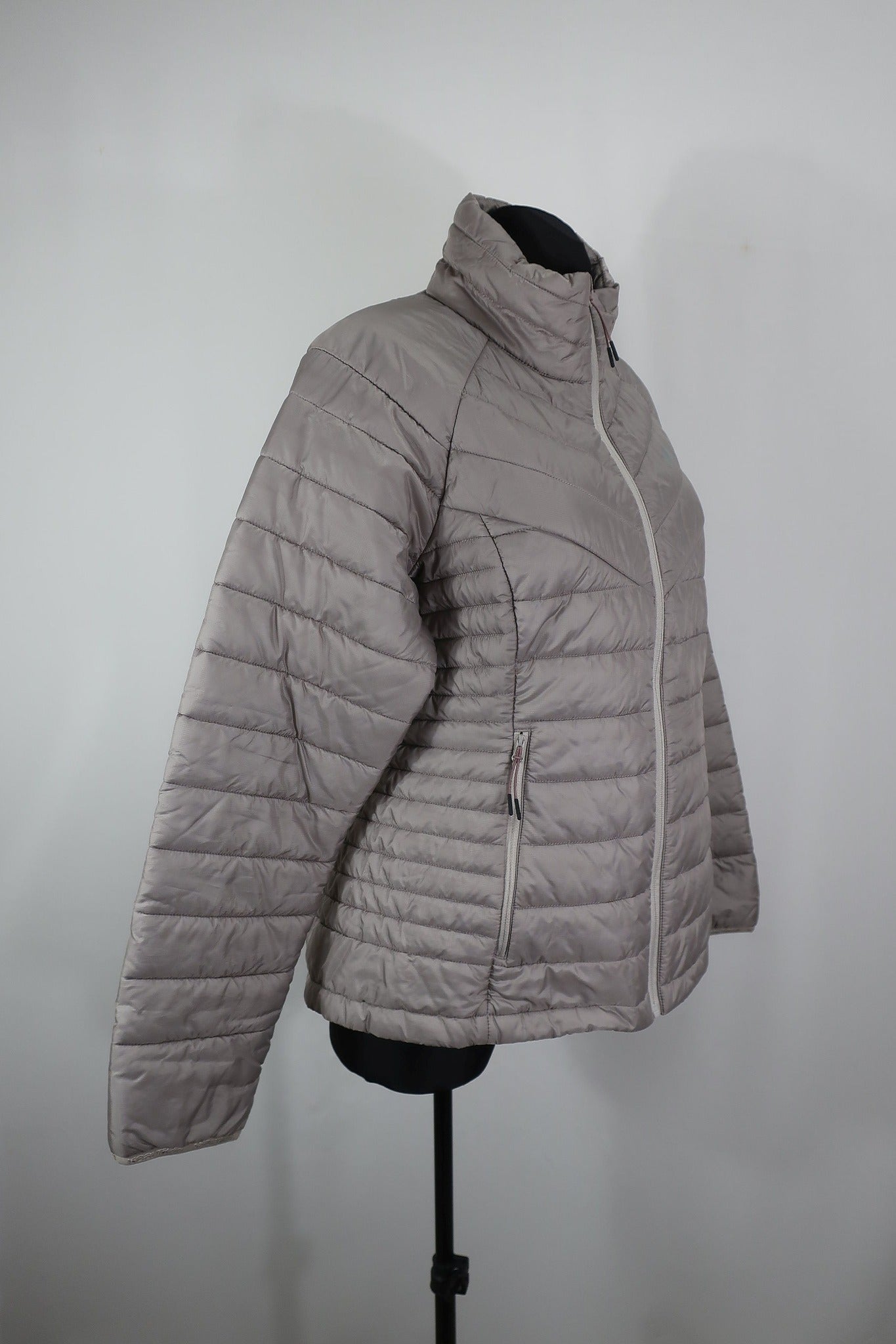 KARITRAA moteriška striukė su Primaloft L/XL dydis