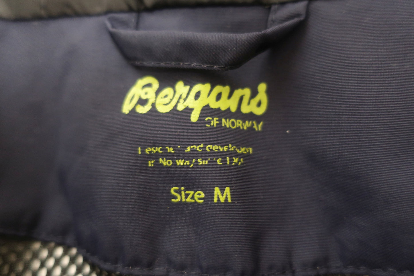 BERGANS moteriška striukė M dydis