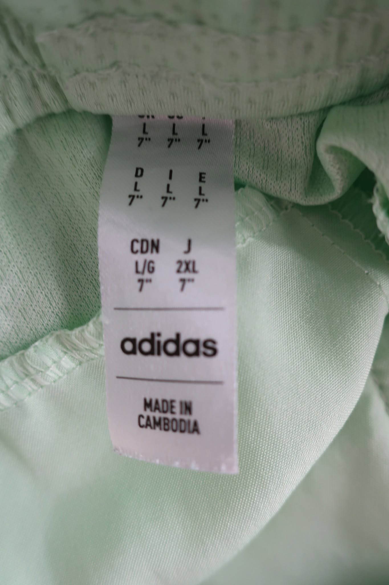 ADIDAS vyriški lengvi šortai M/L dydis