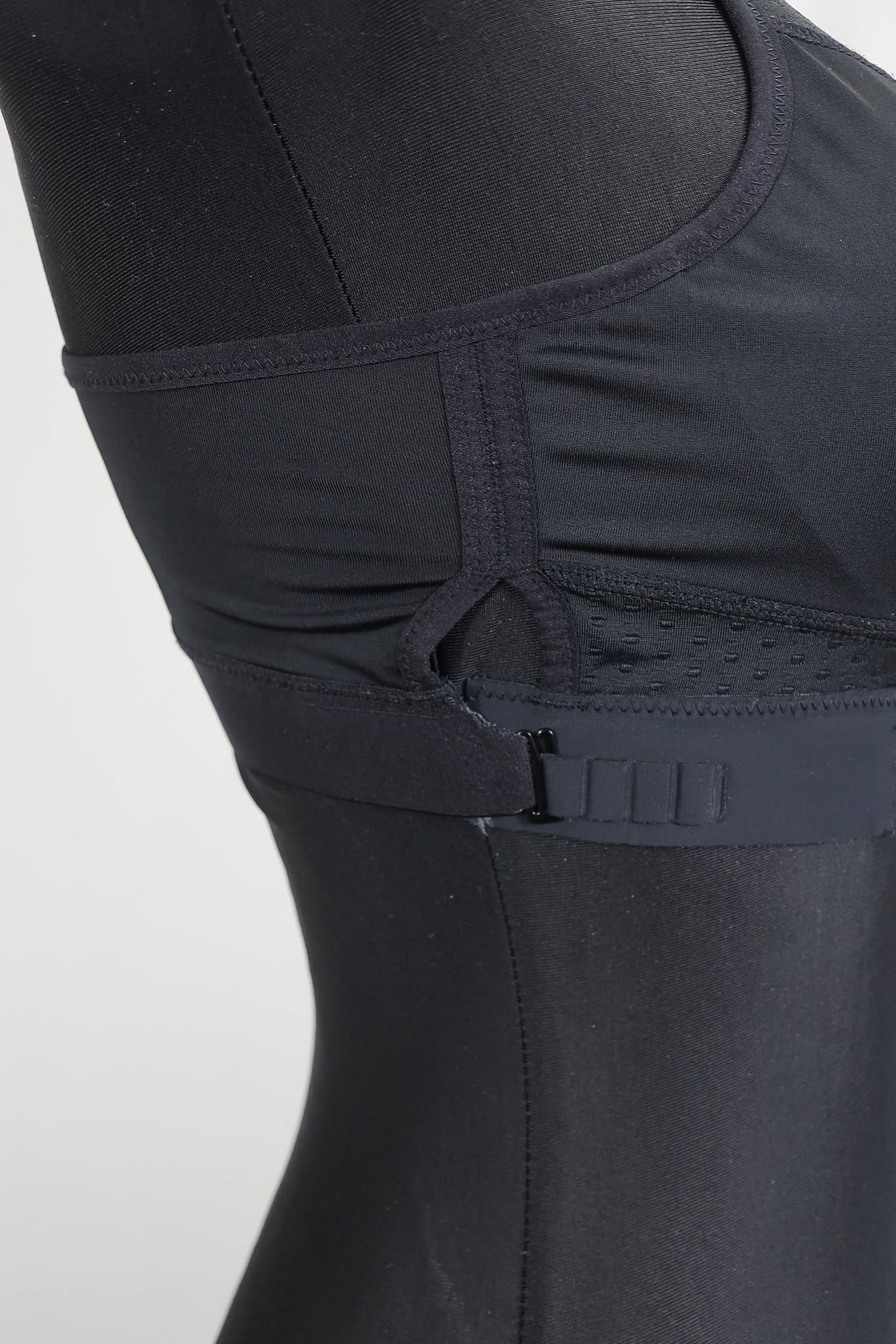 2XU sportinė liemenėle S dydis