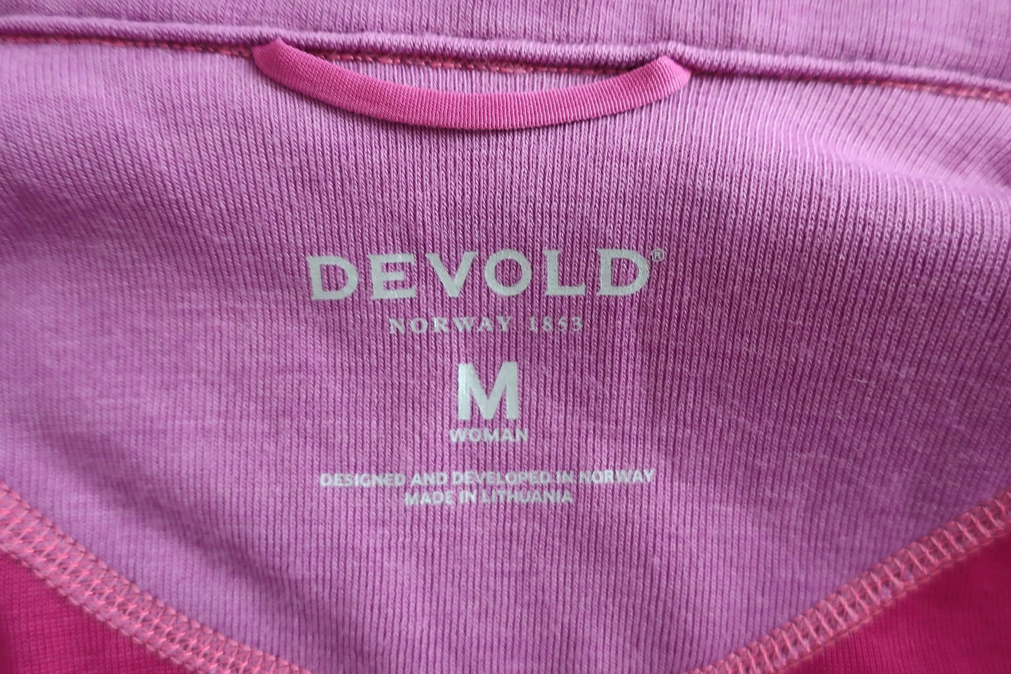 DEVOLD naujas moteriškas šiltukas/striukė su vilna M dydis