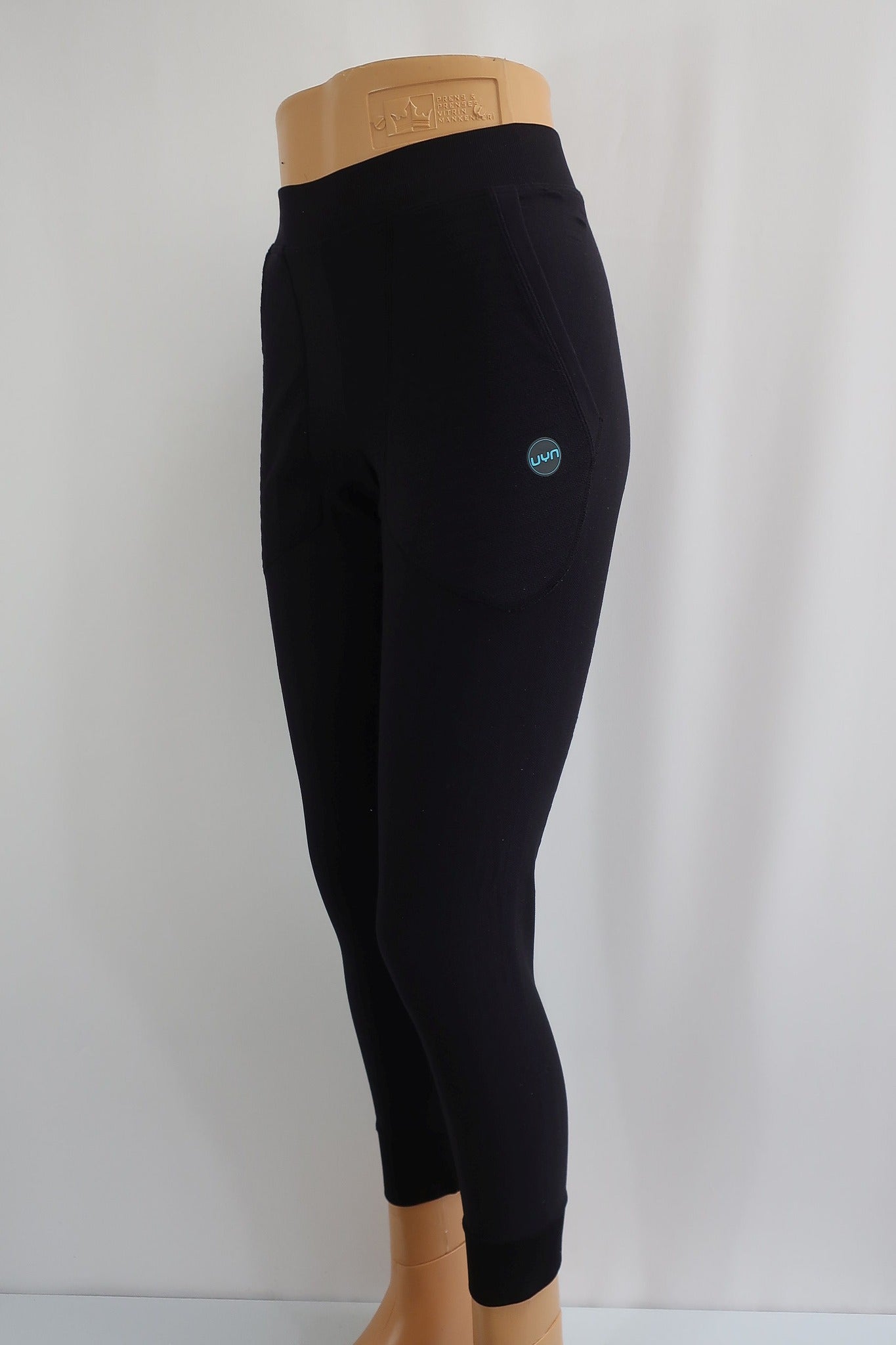 25073025 UYN moteriškos sportinės tamprės/kelnės S dydis