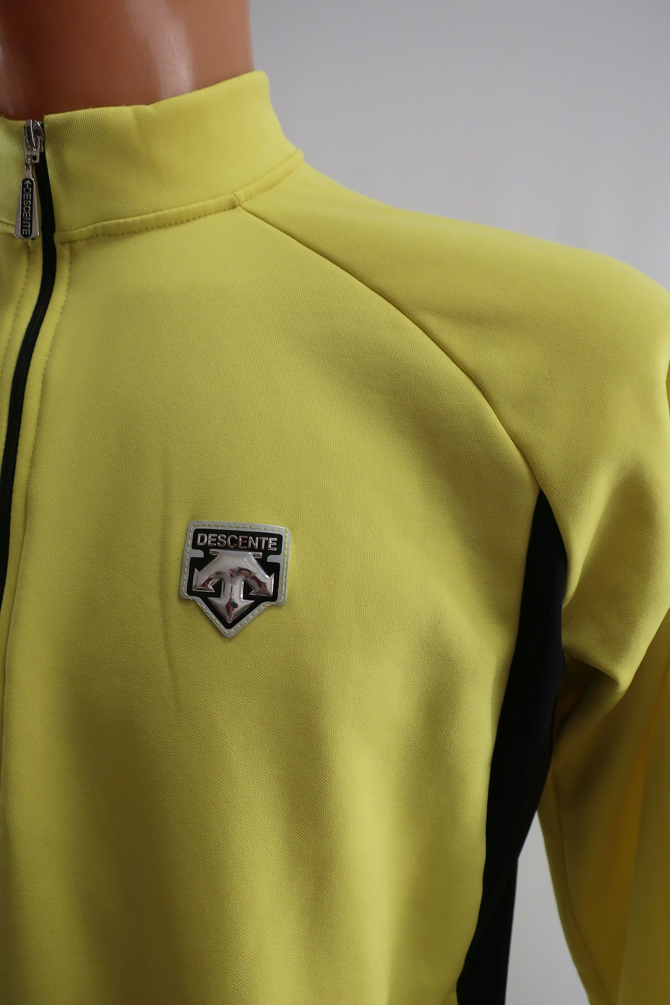 DESCENTE vyriškas sportinis džemperis/šiltukas M dydis