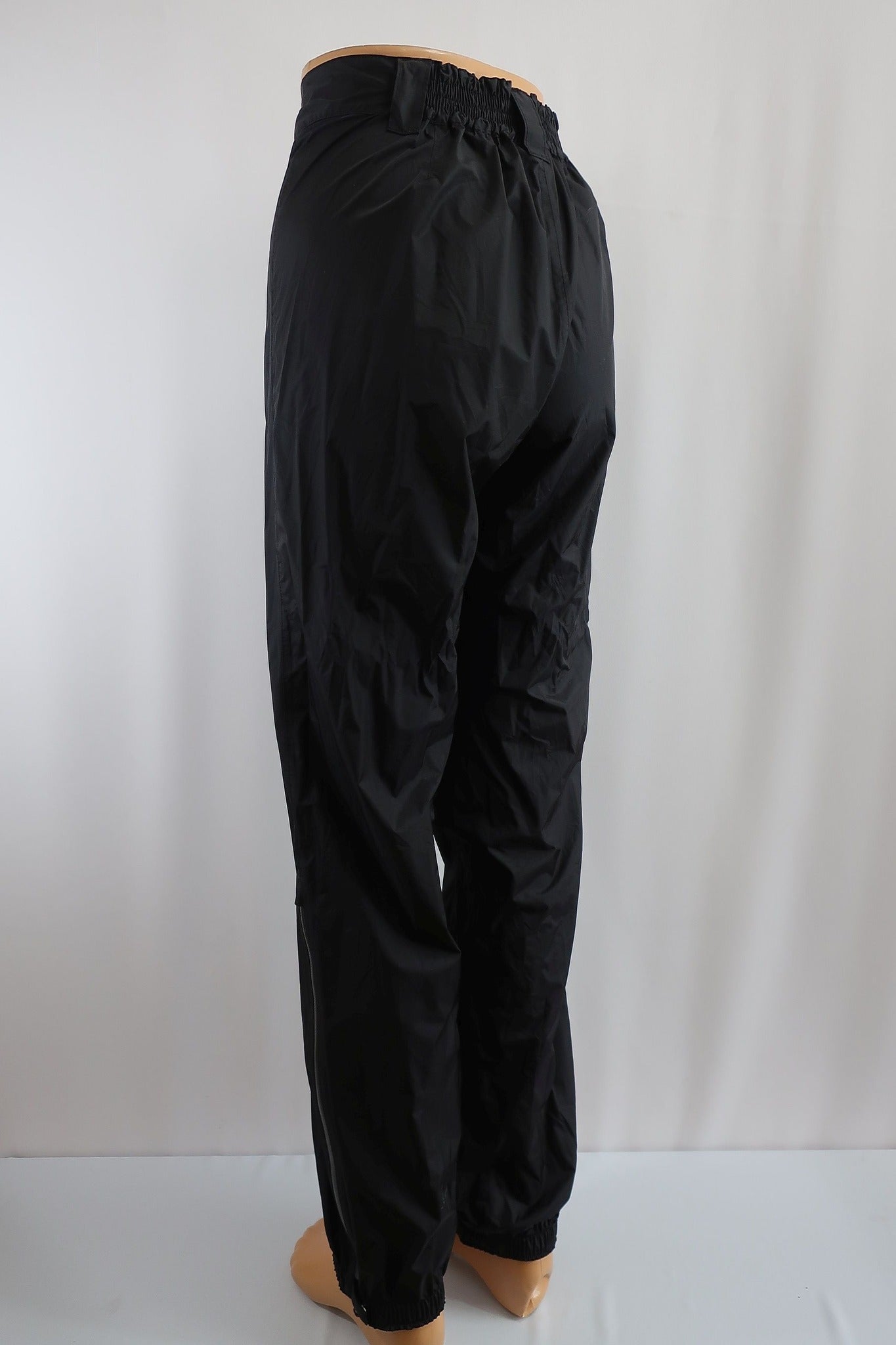 BERGANS vyriškos neperšlampančios laisvalaikio laminuotos membraninės kelnės M dydis.