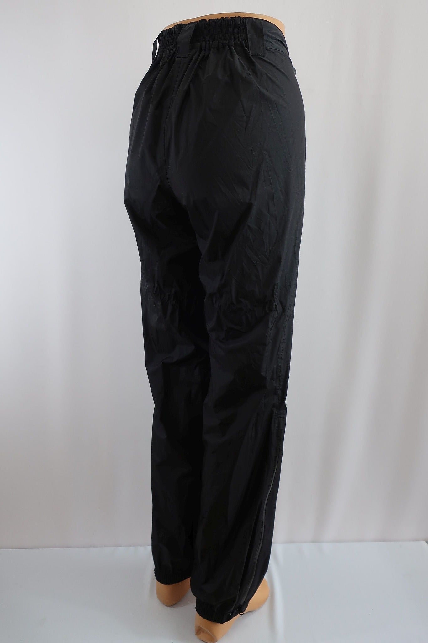 BERGANS vyriškos neperšlampančios laisvalaikio laminuotos membraninės kelnės M dydis.