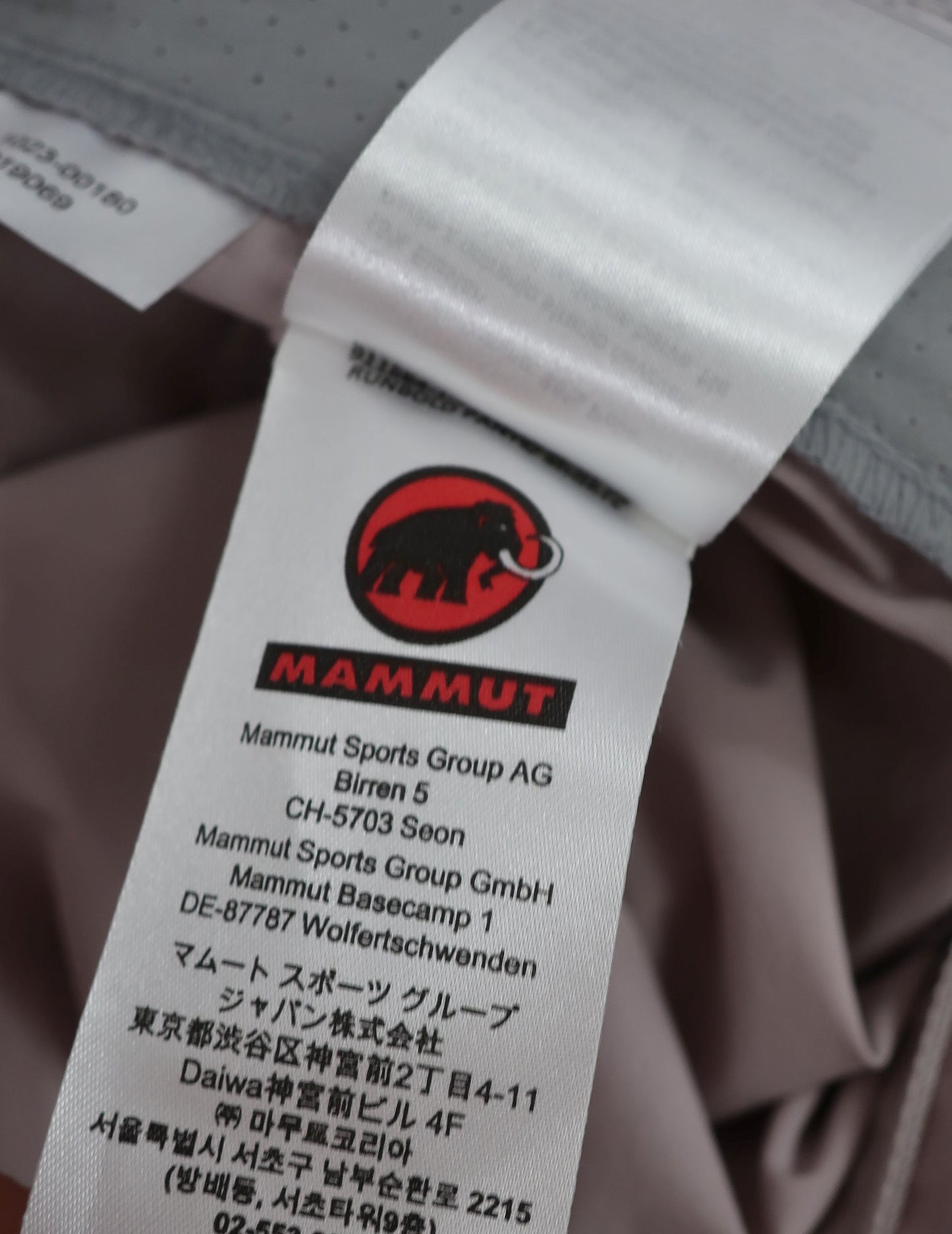 MAMMUT moteriški šortai 32 dydis