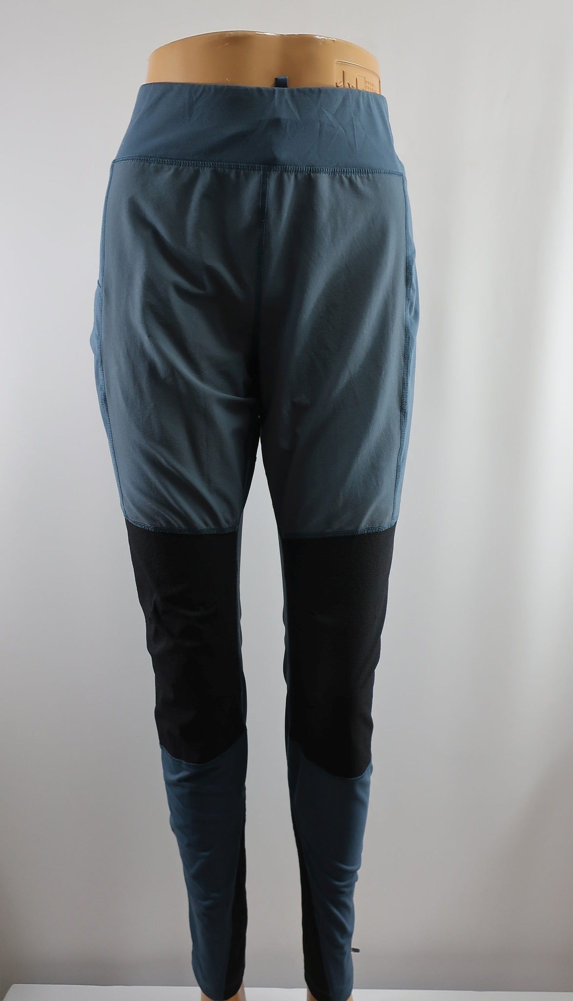 BERGANS moteriškos laisvalaikio kelnės/tamprės M dydis