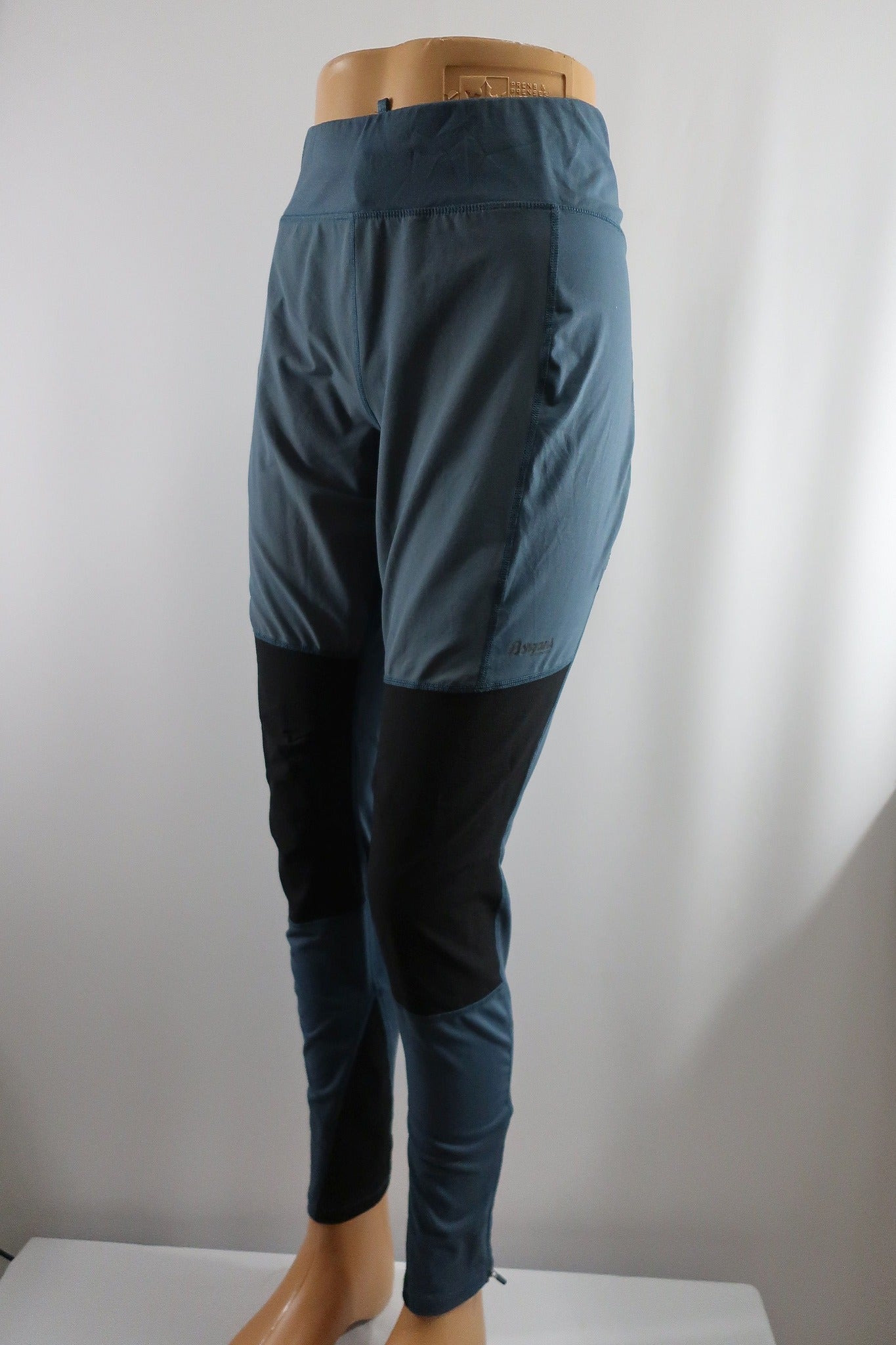 BERGANS moteriškos laisvalaikio kelnės/tamprės M dydis