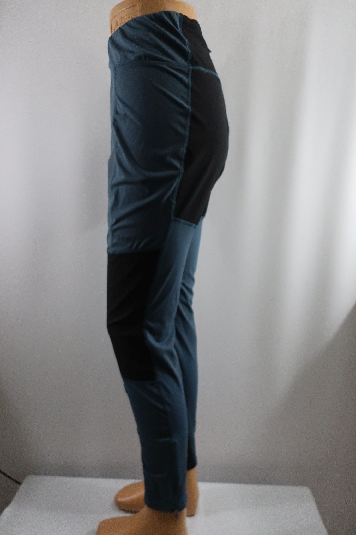 BERGANS moteriškos laisvalaikio kelnės/tamprės M dydis