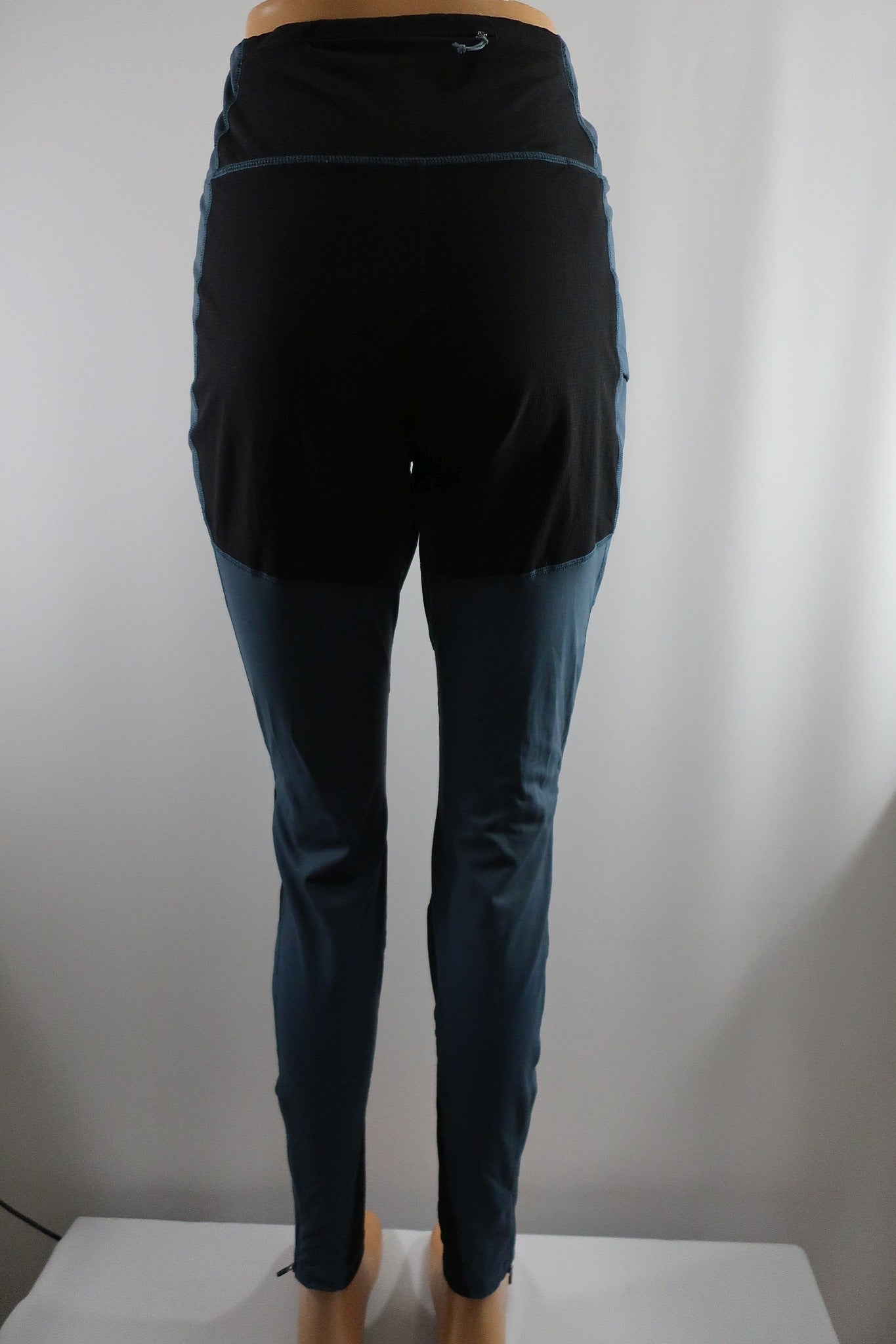 BERGANS moteriškos laisvalaikio kelnės/tamprės M dydis