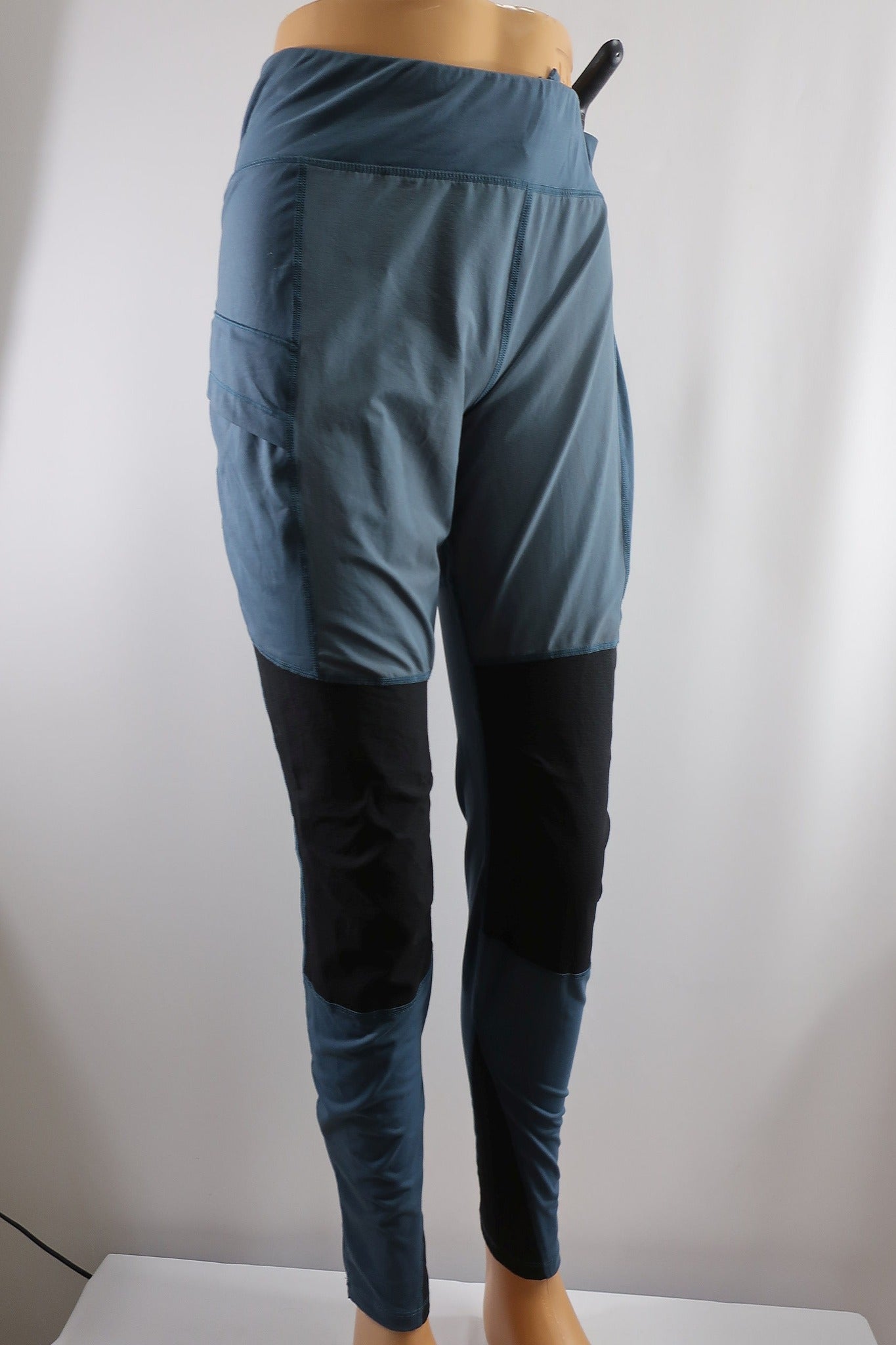 BERGANS moteriškos laisvalaikio kelnės/tamprės M dydis