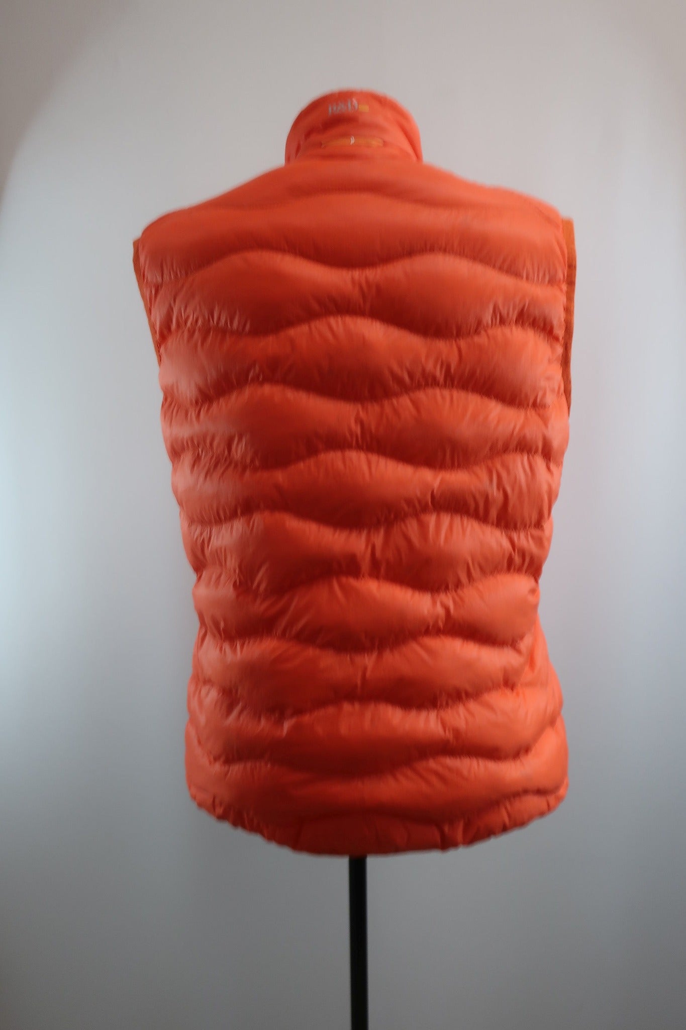 PEAK PERFORMANCE moteriška lengva pūkinė liemenė M/L dydis