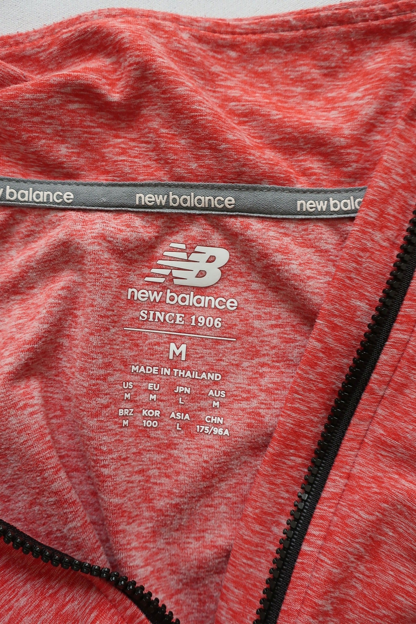 NEW BALANCE vyriškas sportinis šiltukas/marškinėliai M dydis