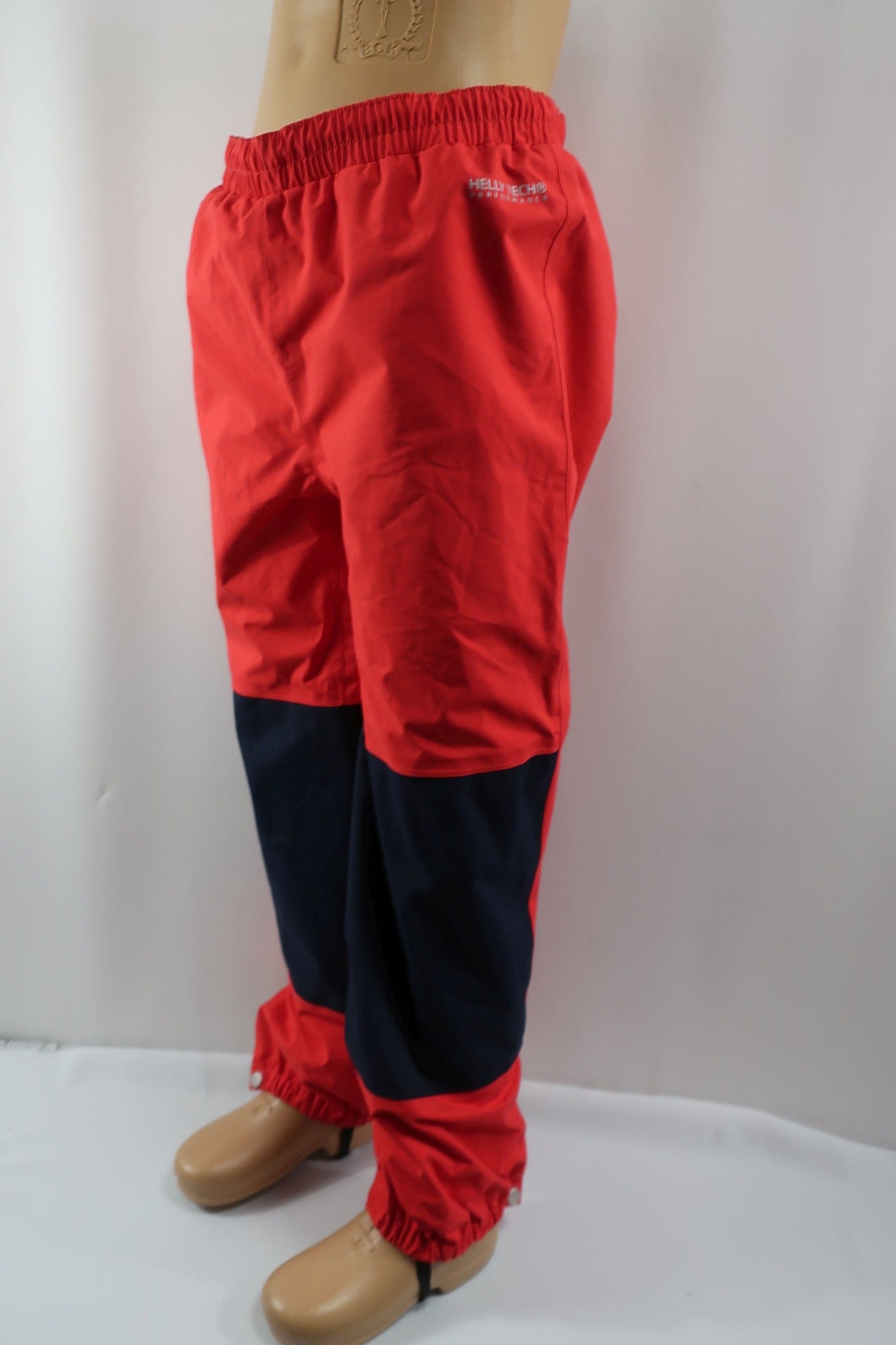 HELLY HANSEN vaikiškos neperšlampančios membraninės laisvalaikio kelnės 134 ūgiui.