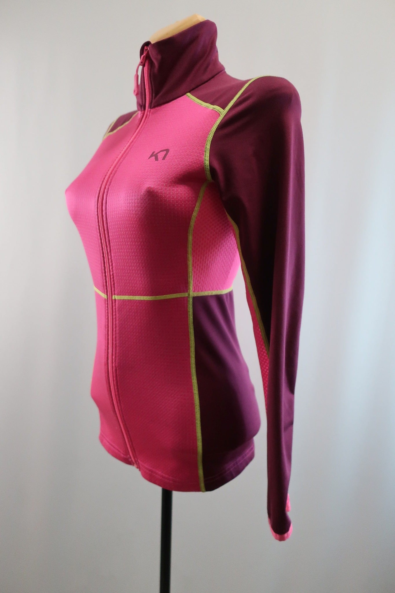 KARITRAA moteriškas sportinis džemperis/ šiltukas XS dydis