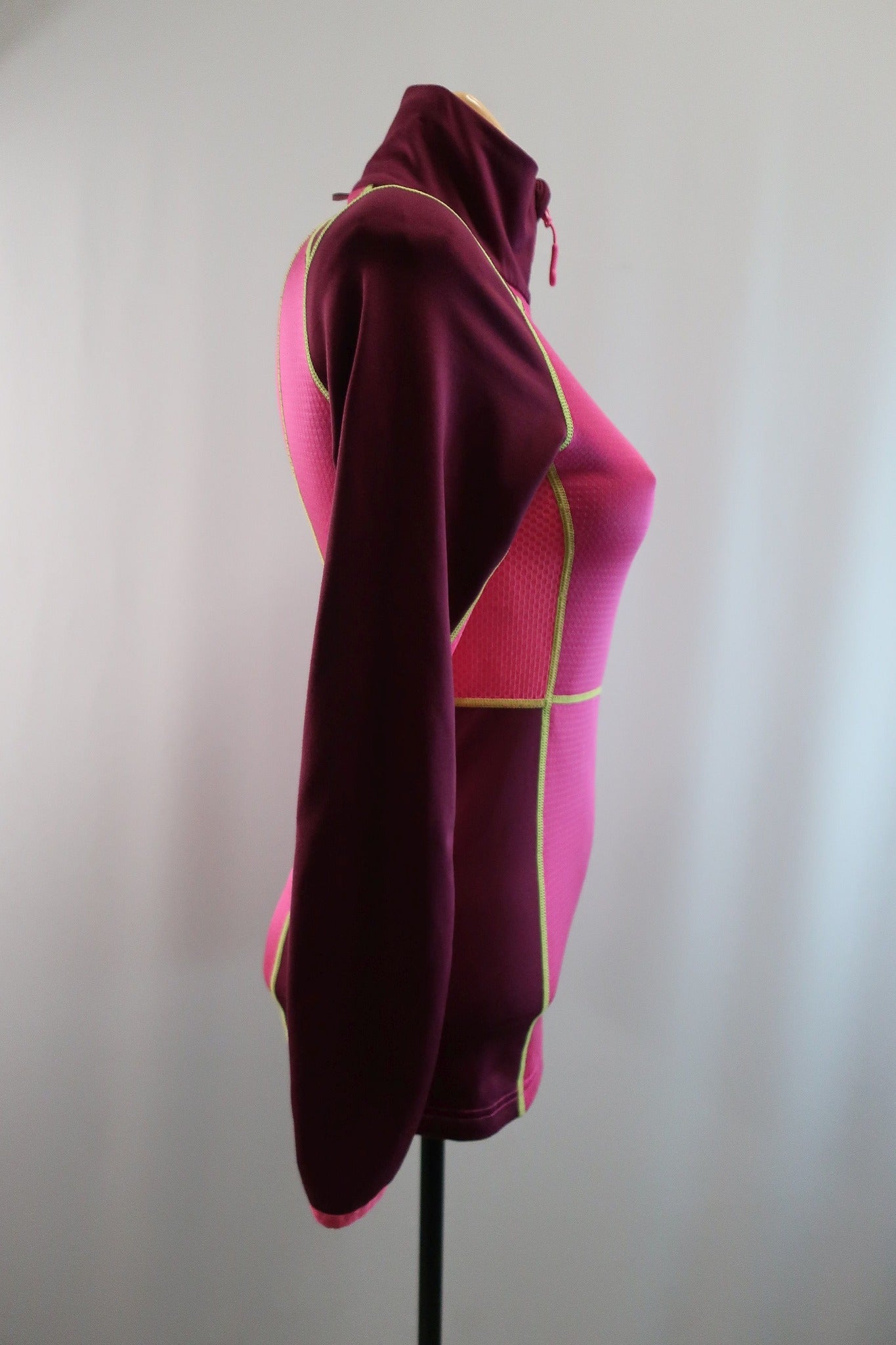 KARITRAA moteriškas sportinis džemperis/ šiltukas XS dydis