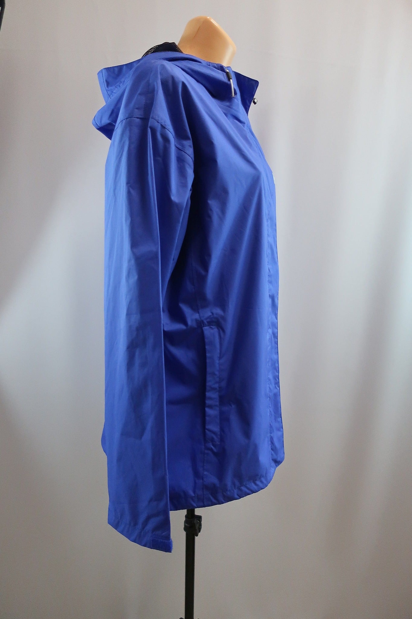 HELLY HANSEN nauja moteriška membraninė striukė XL dydis.
