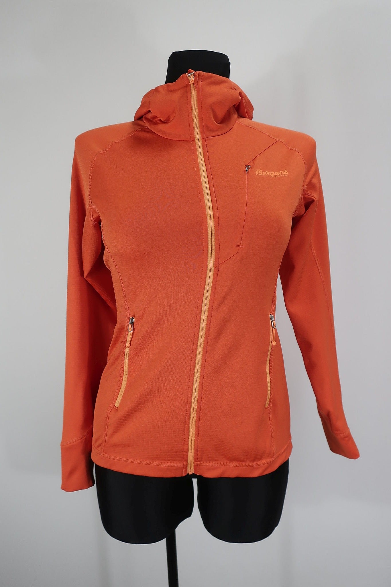 BERGANS moteriškas šiltukas S dydis