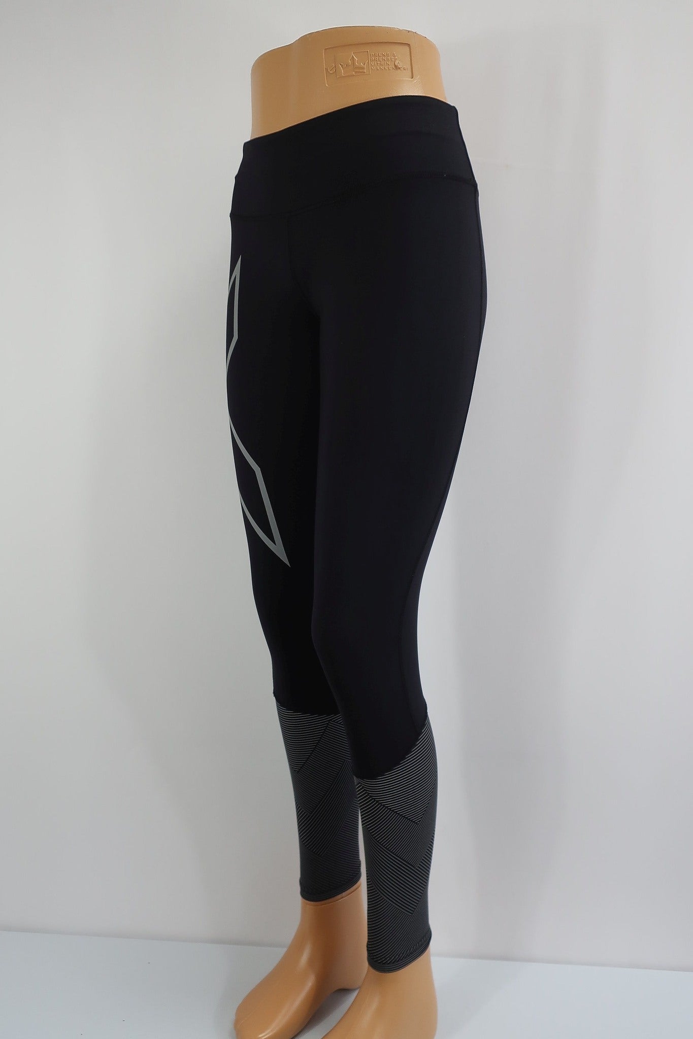 2XU moteriškos sportinės kompresinės tamprės M dydis