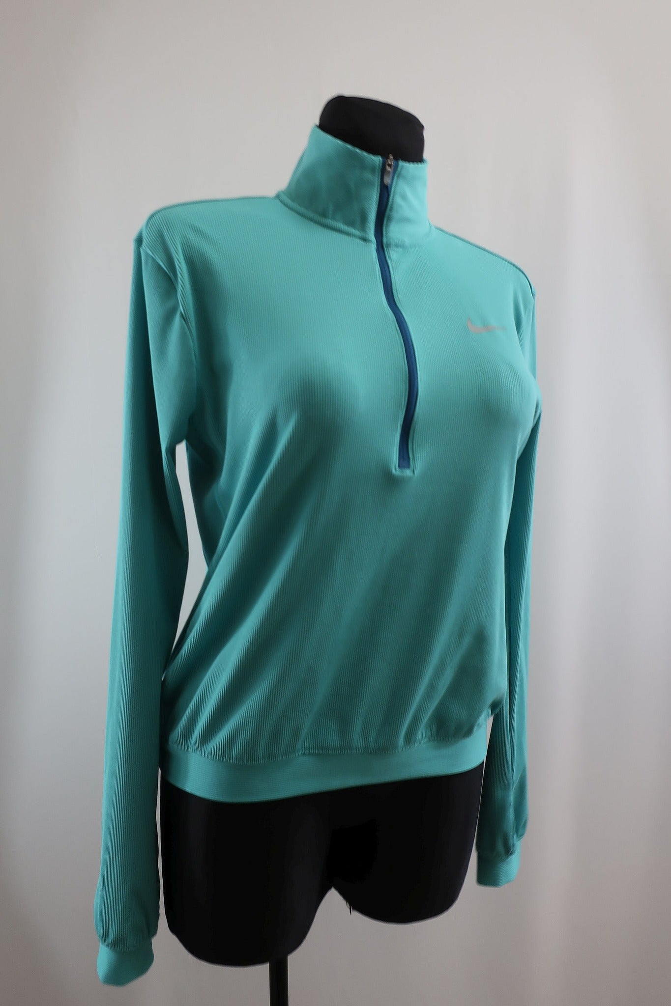 NIKE moteriškas sportinis džemperis M dydis