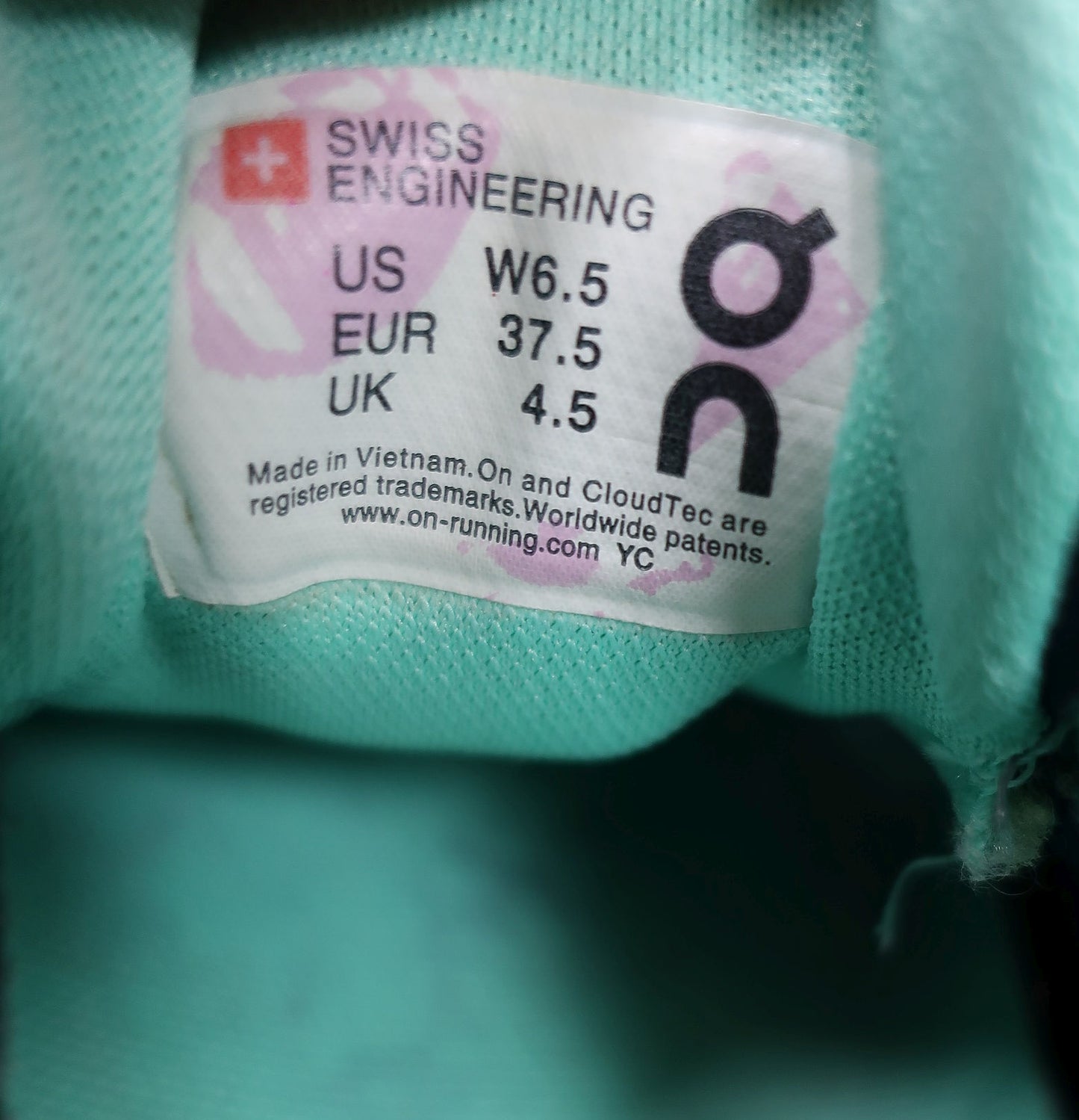 ON CLOUD (Swiss Engineering) sportiniai batai 37,5 dydis