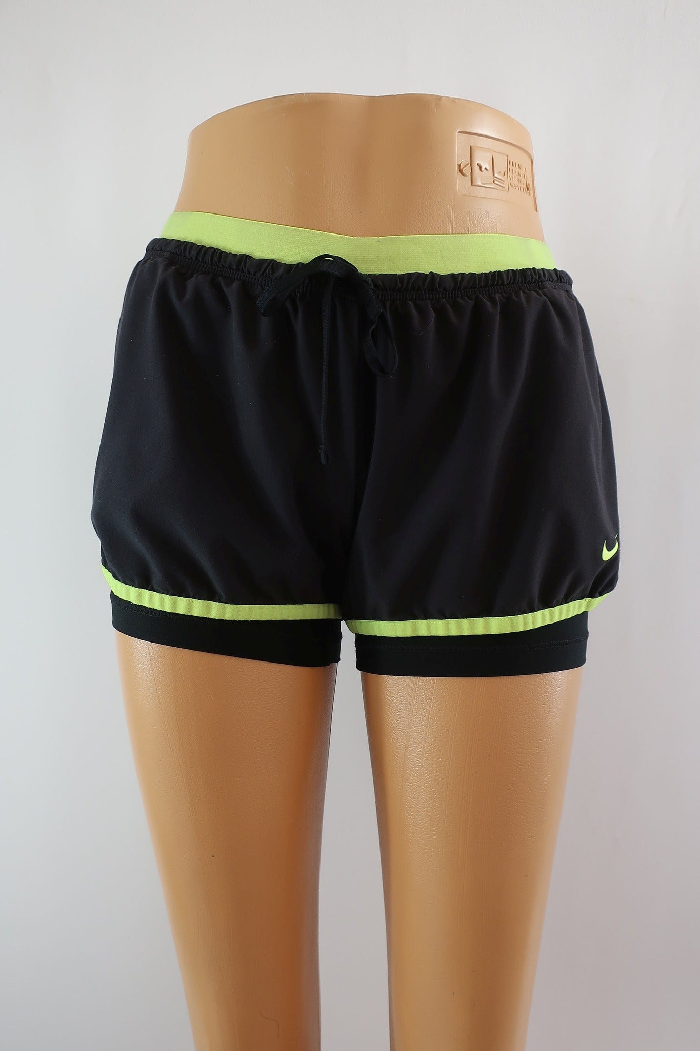 NIKE moteriški sportiniai šortai M dydis