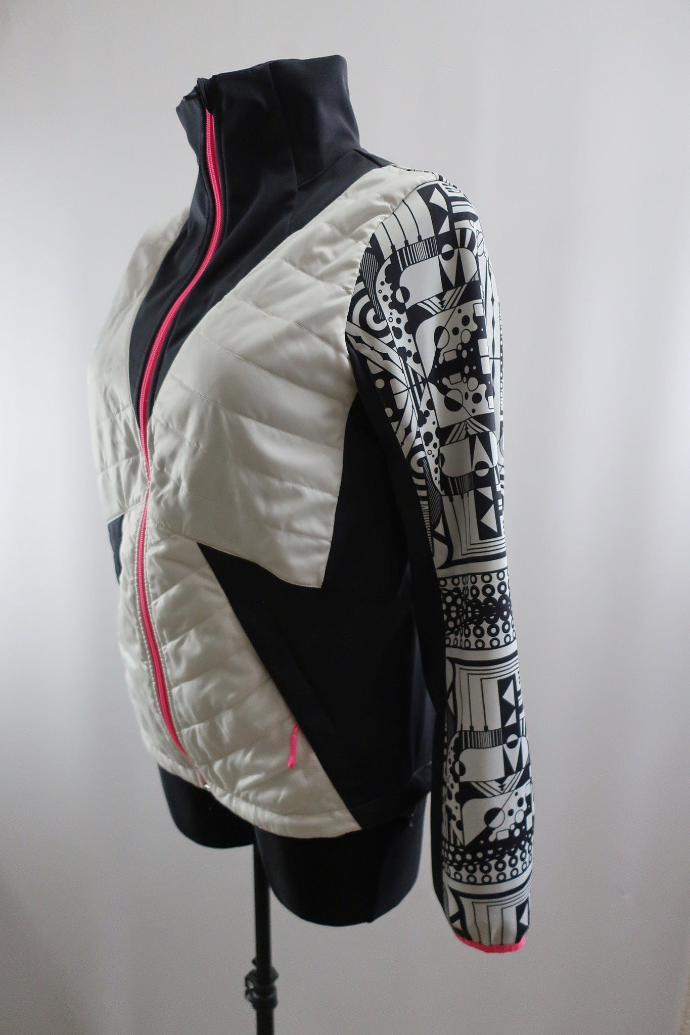 KARITTRAA moteriškas windstoperinis šiltukas/švarkelis /lengva striukė M dydis