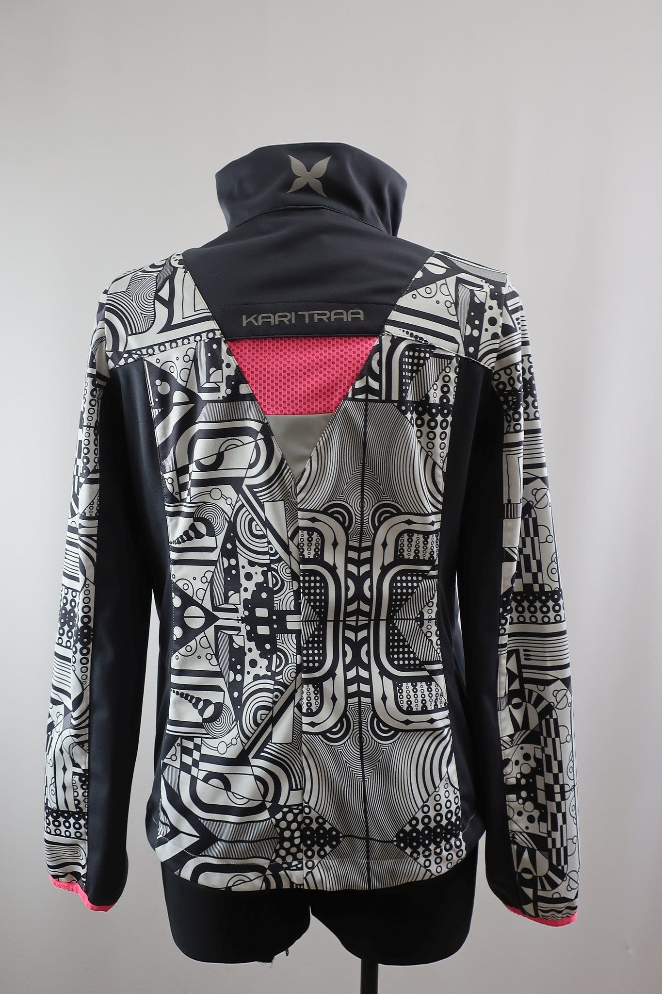 KARITTRAA moteriškas windstoperinis šiltukas/švarkelis /lengva striukė M dydis