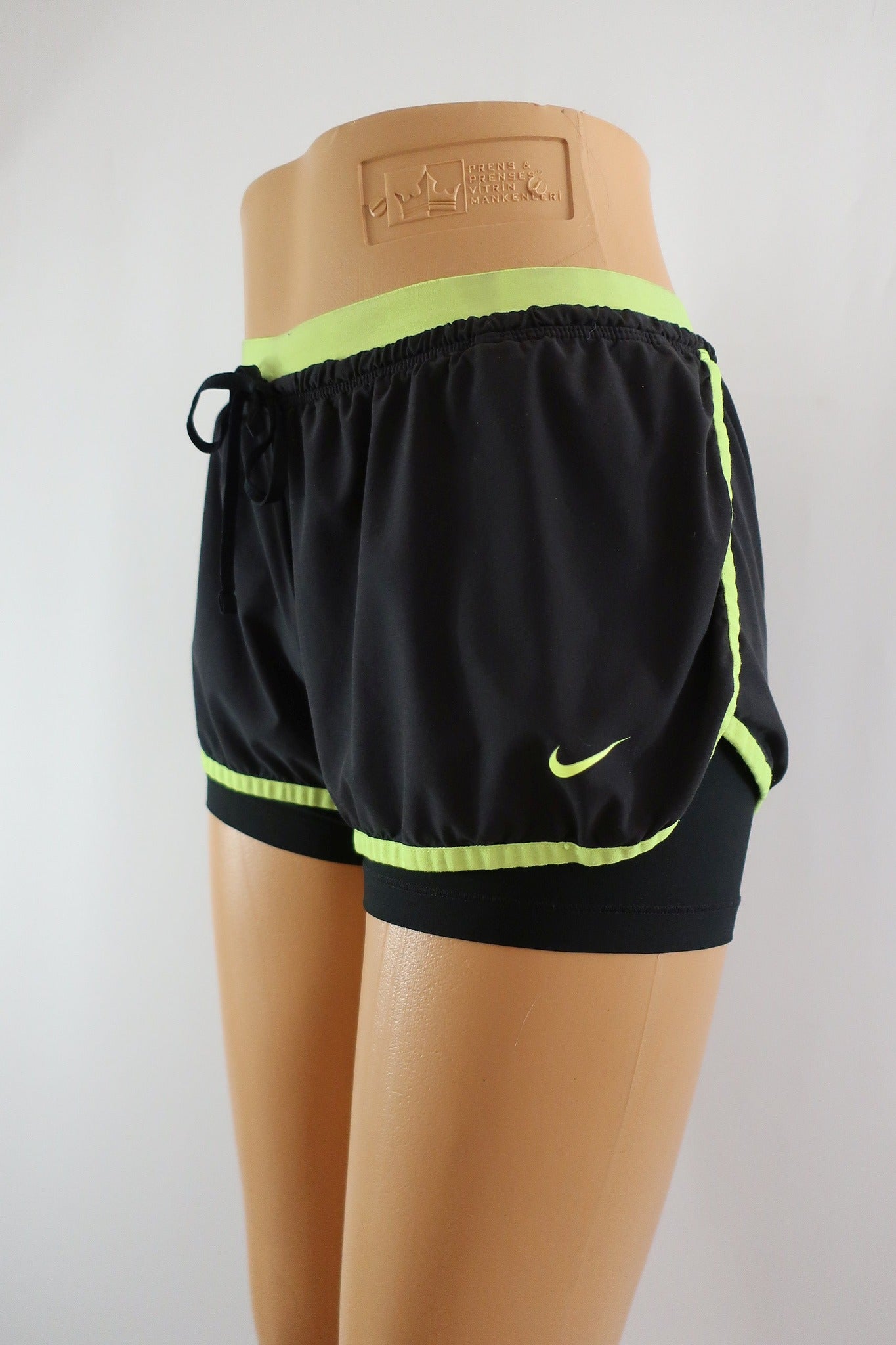 NIKE moteriški sportiniai šortai M dydis