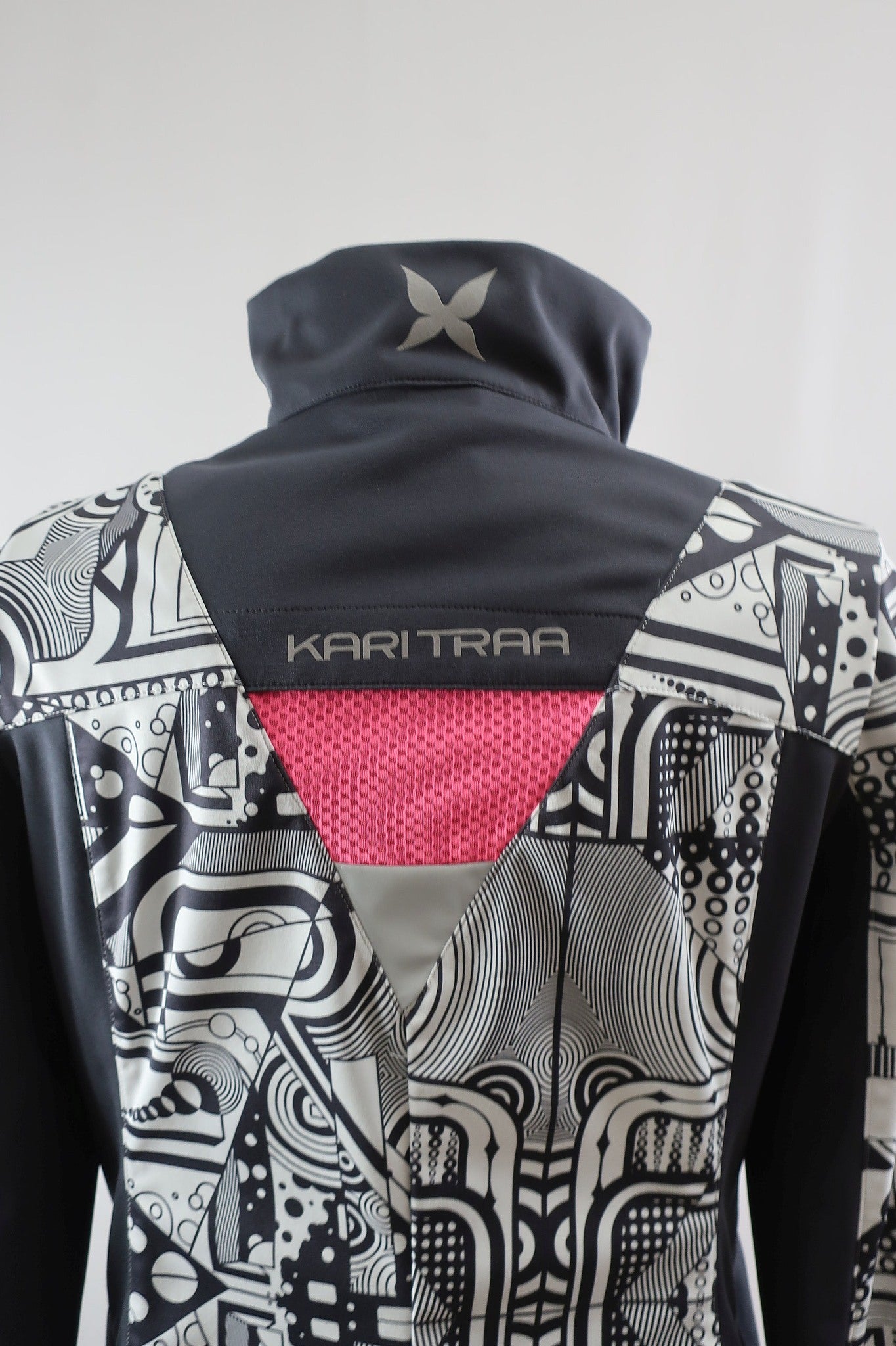 KARITTRAA moteriškas windstoperinis šiltukas/švarkelis /lengva striukė M dydis