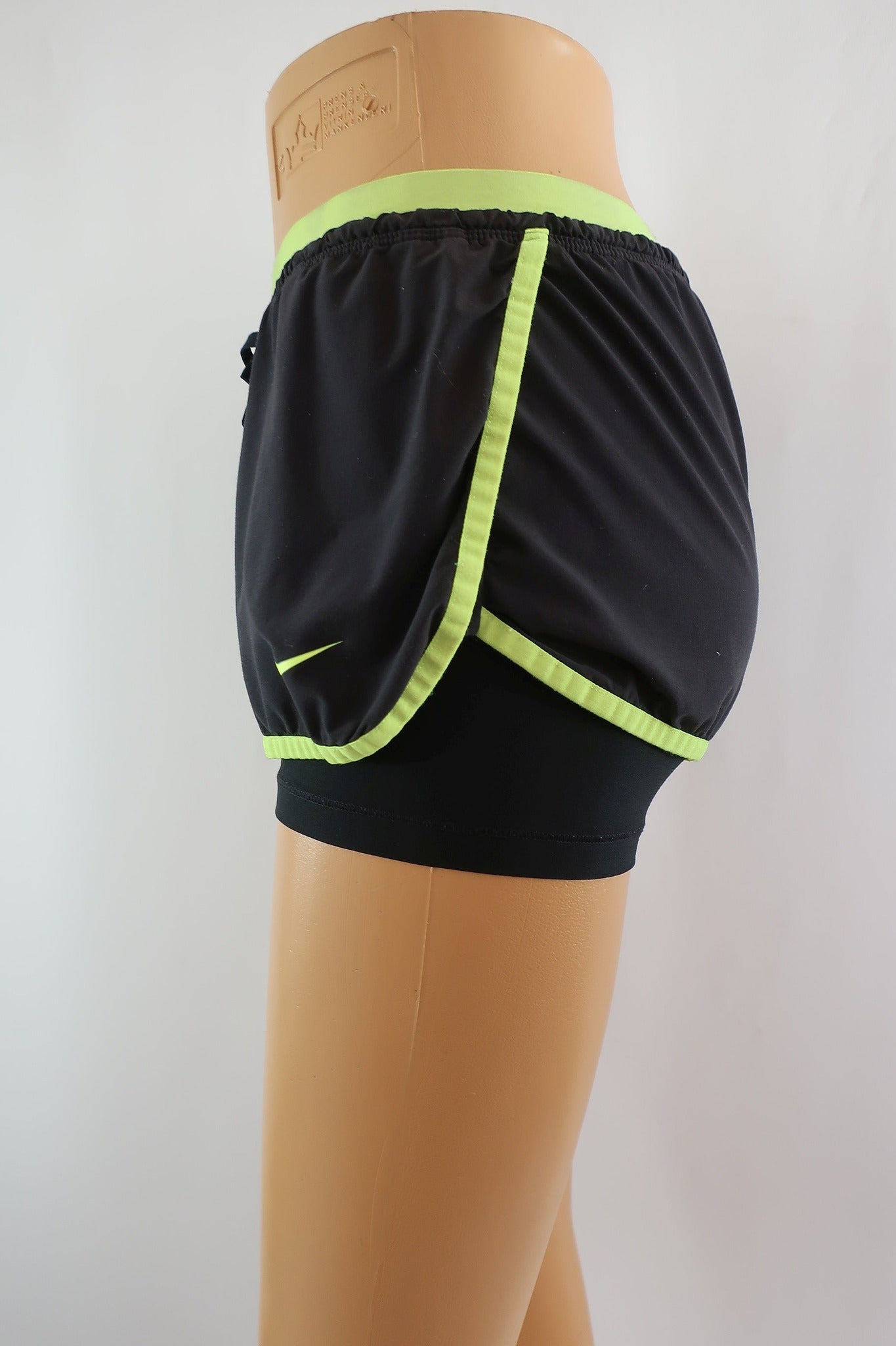 NIKE moteriški sportiniai šortai M dydis