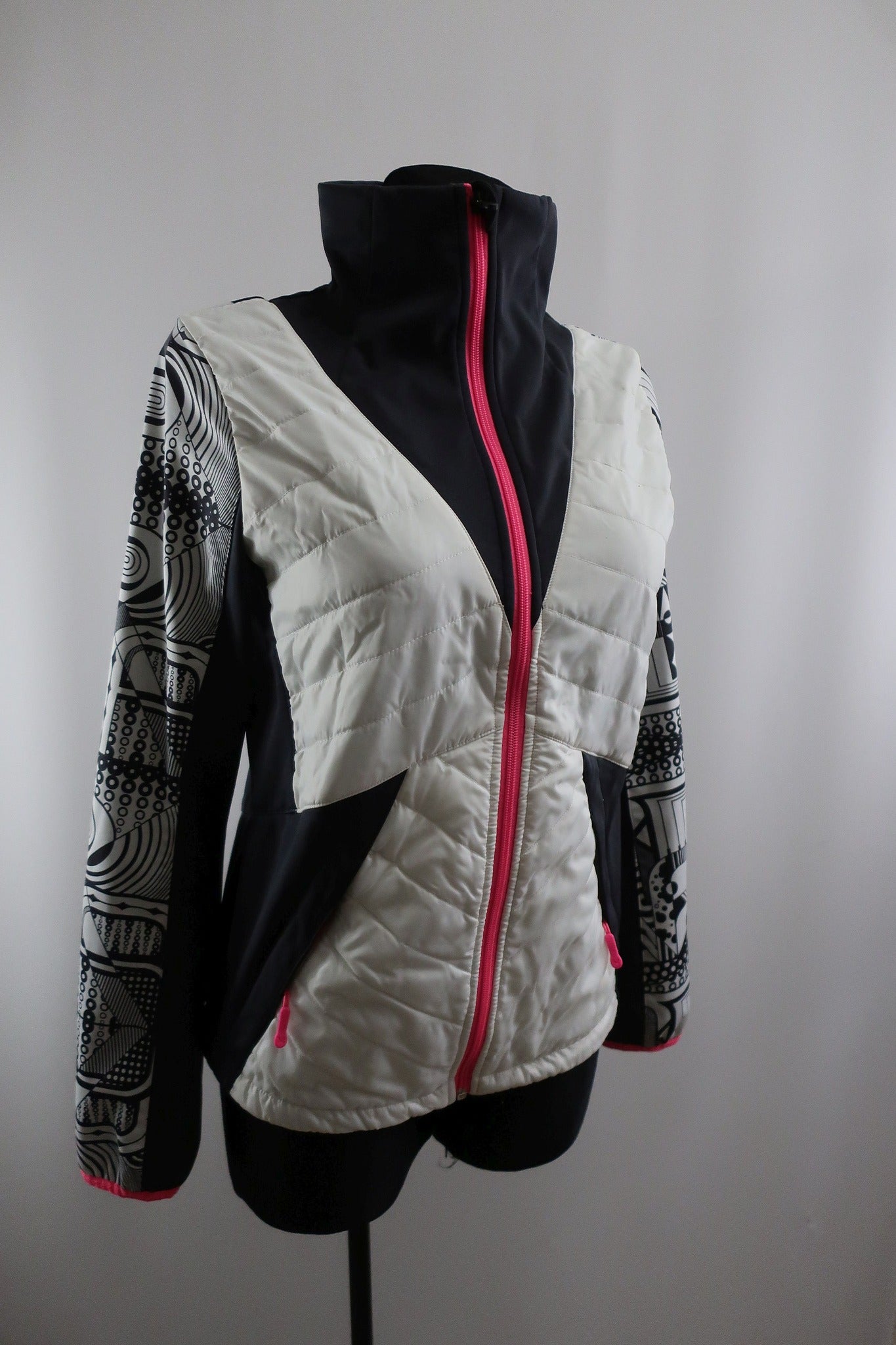 KARITTRAA moteriškas windstoperinis šiltukas/švarkelis /lengva striukė M dydis