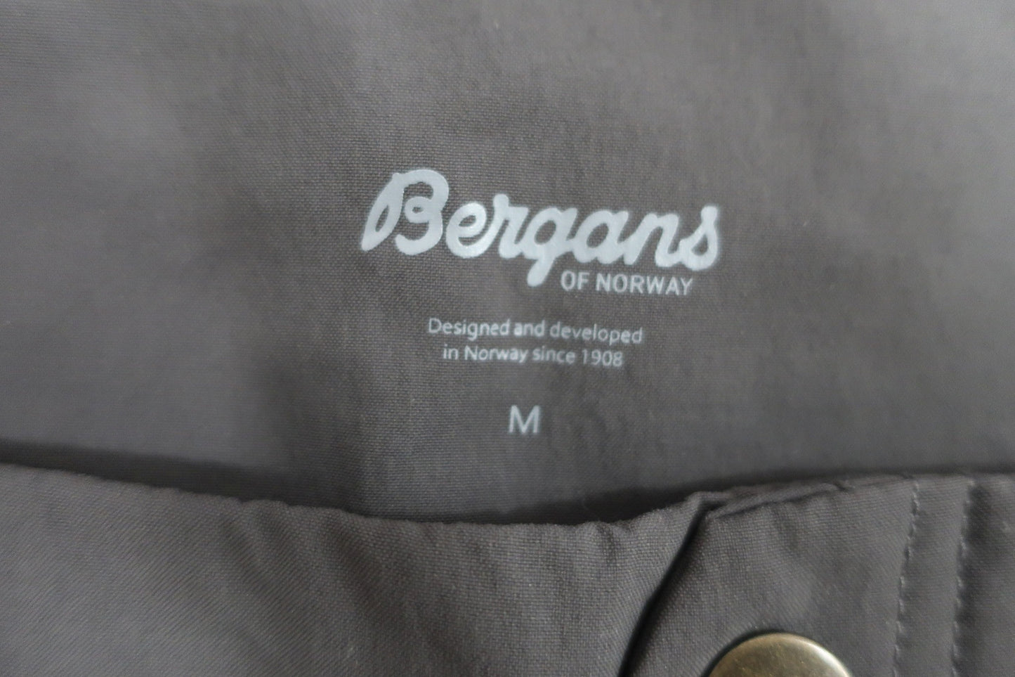 BERGANS nauji moteriški šortai M dydis