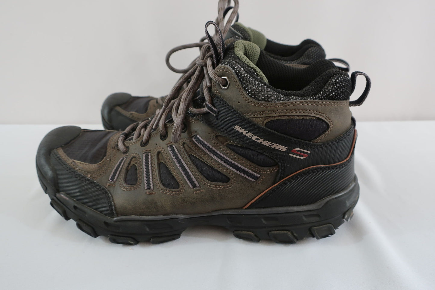 SKECHERS laisvalaikio, žygio batai 40 dydis