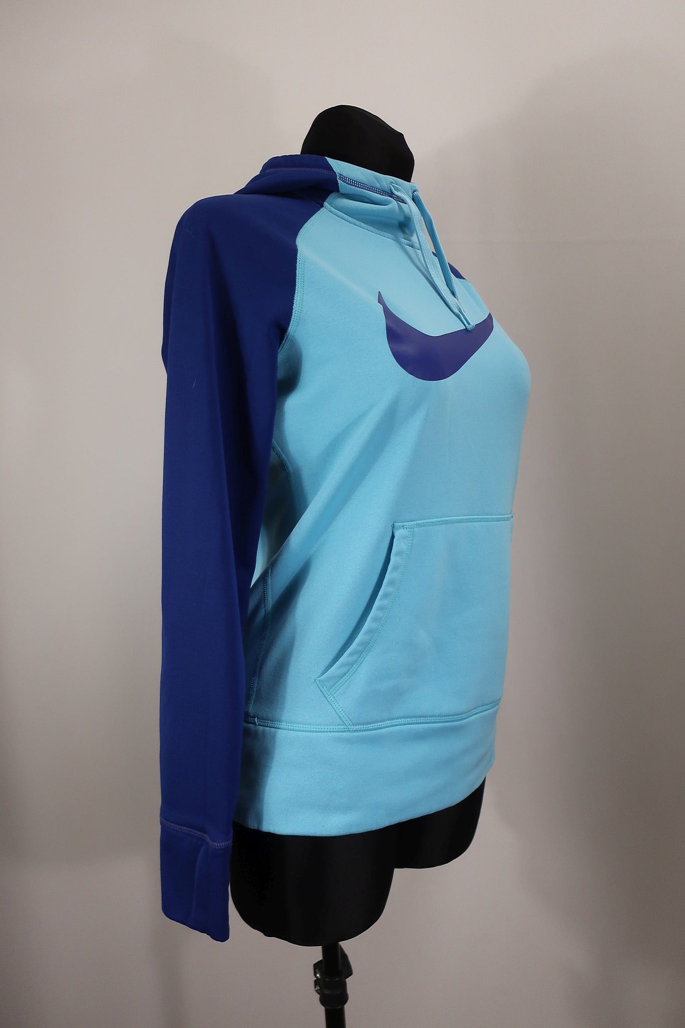 NIKE moteriškas džemperis M dydis.