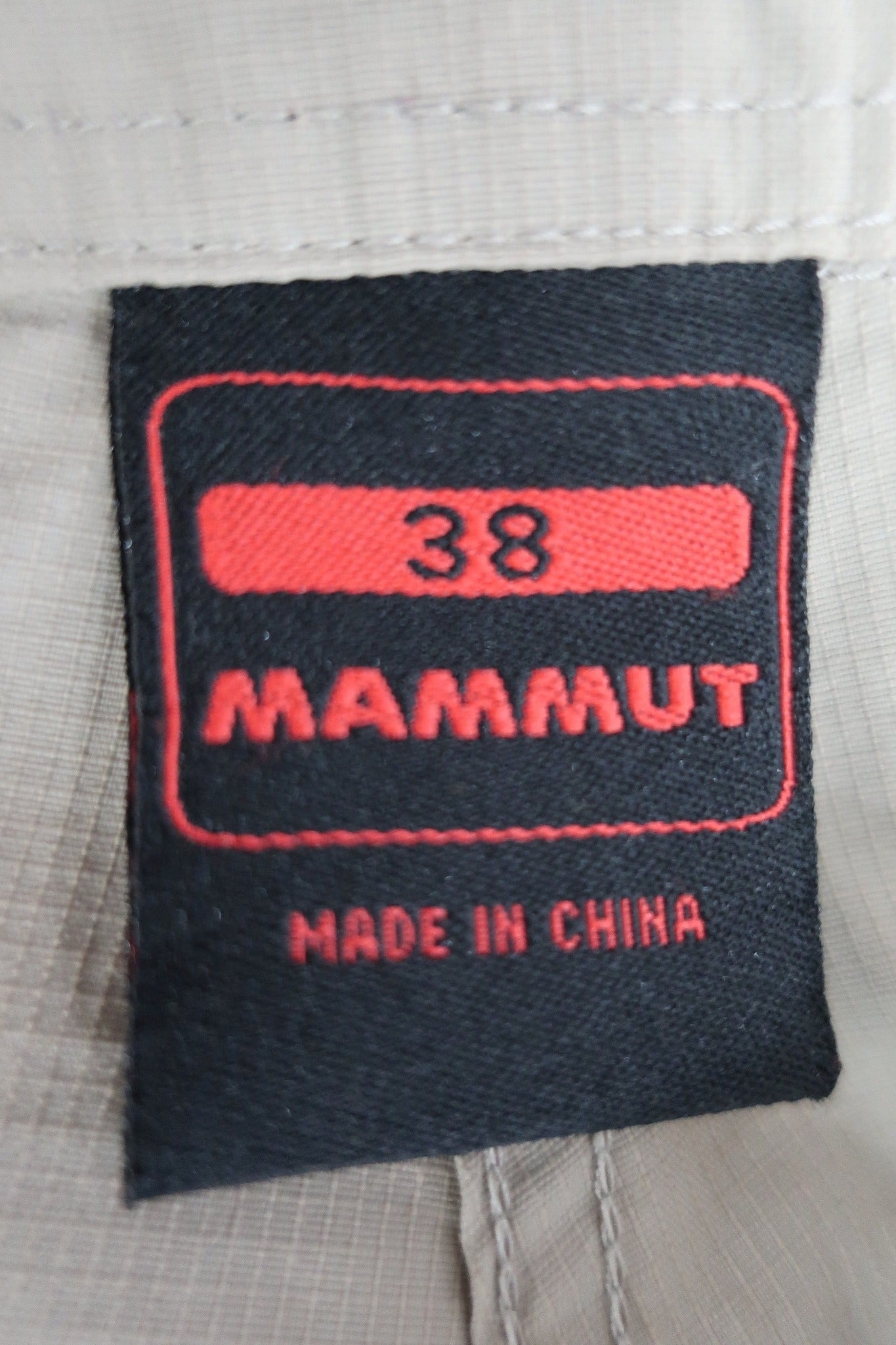 MAMMUT moteriški šortai 36/38 dydis