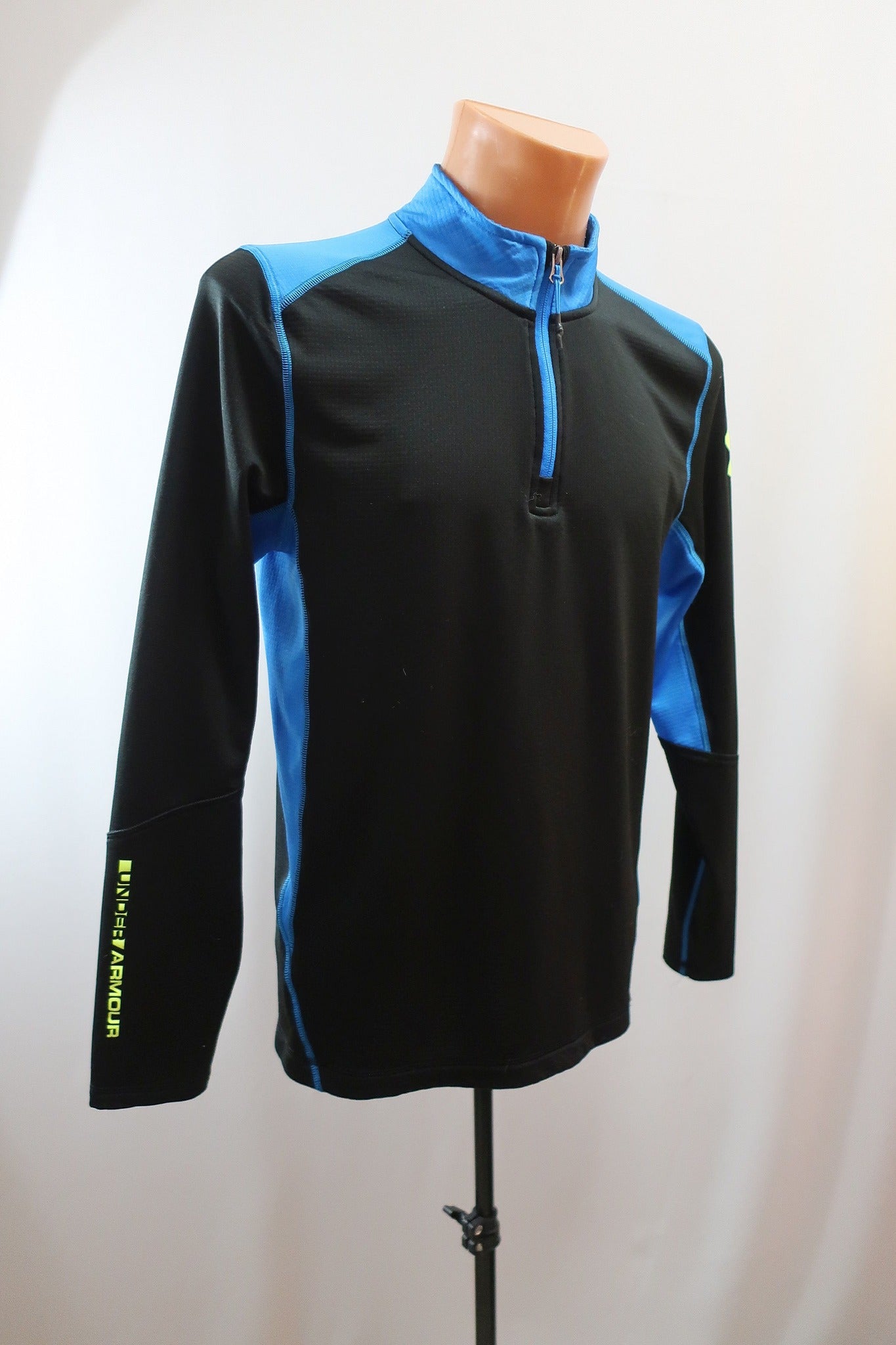 UNDER ARMOUR vyriški marškinėliai M dydis