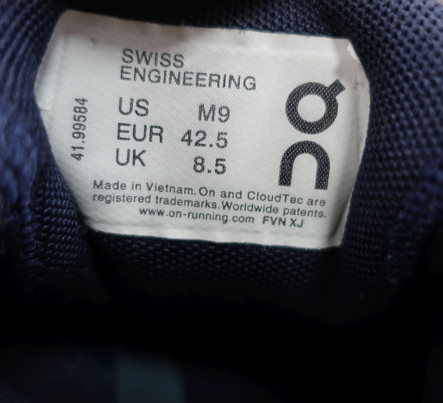 ON CLOUD (Swiss Engineering) sportiniai batai 42 dydis