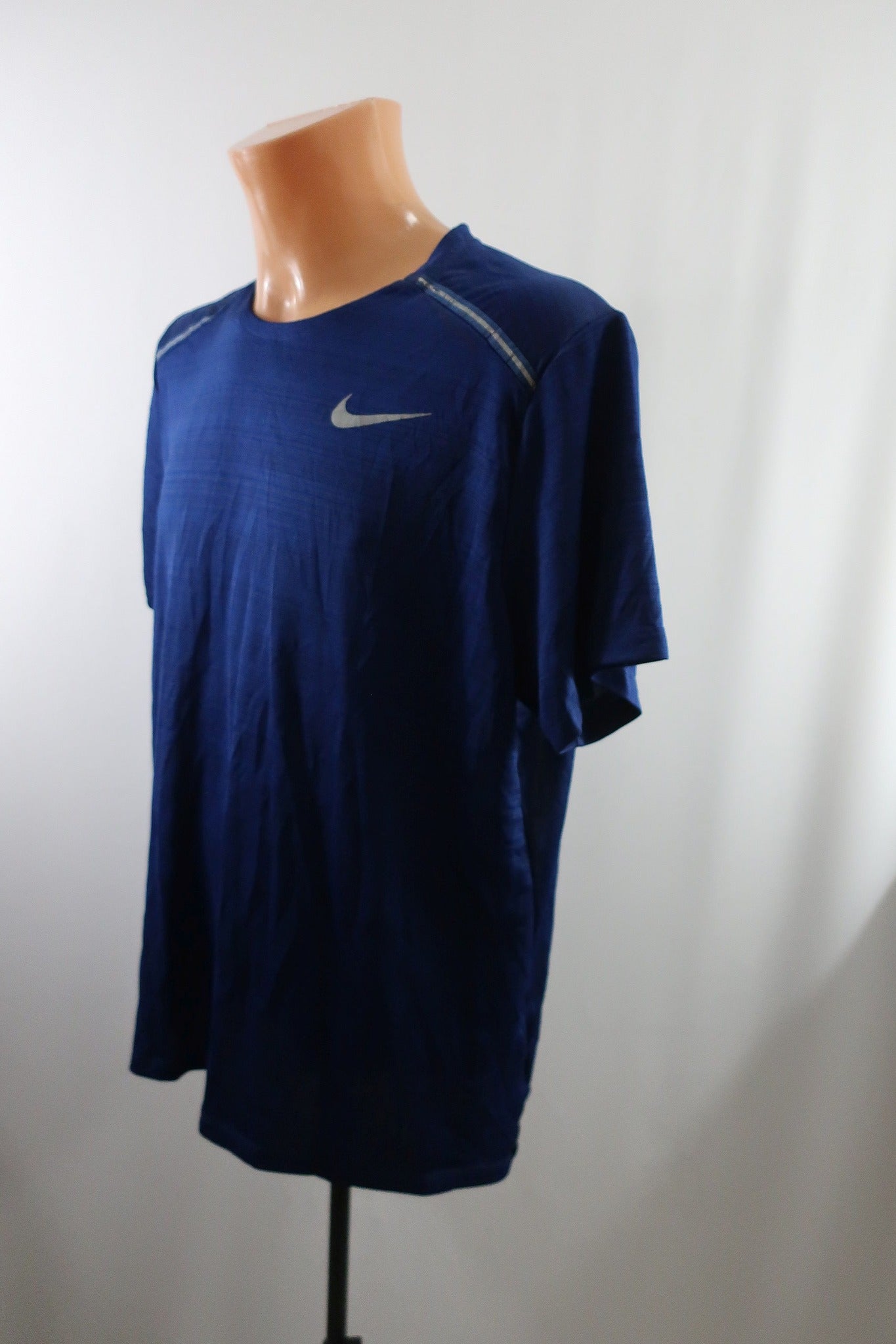 NIKE vyriški sportiniai marškinėliai XL dydis.