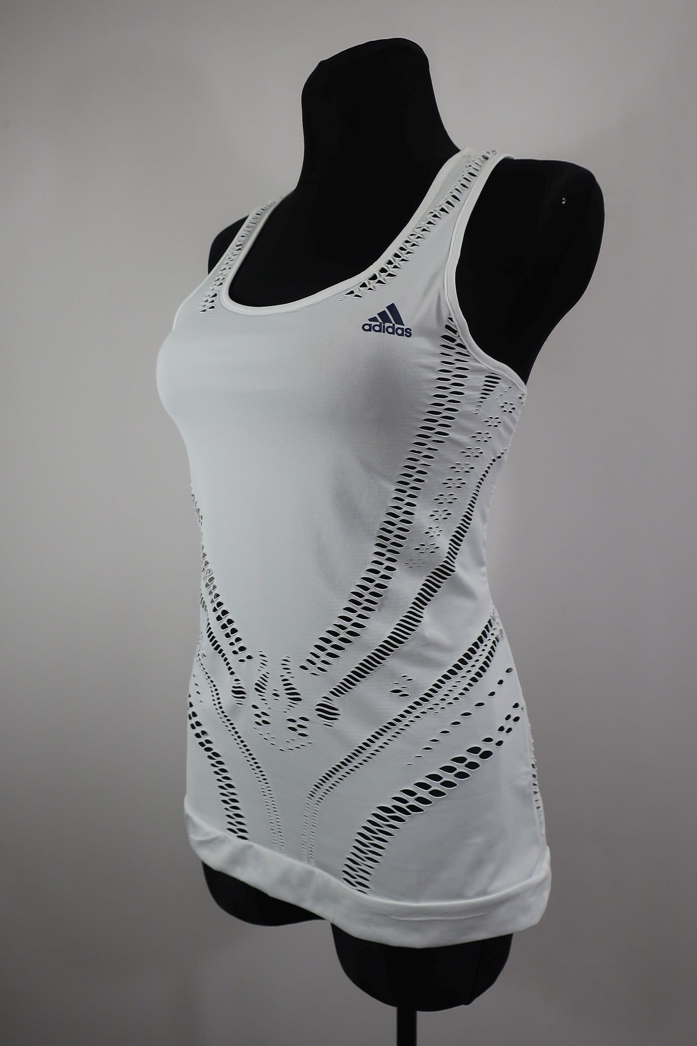ADIDAS moteriški sportiniai marškinėliai L dydis.
