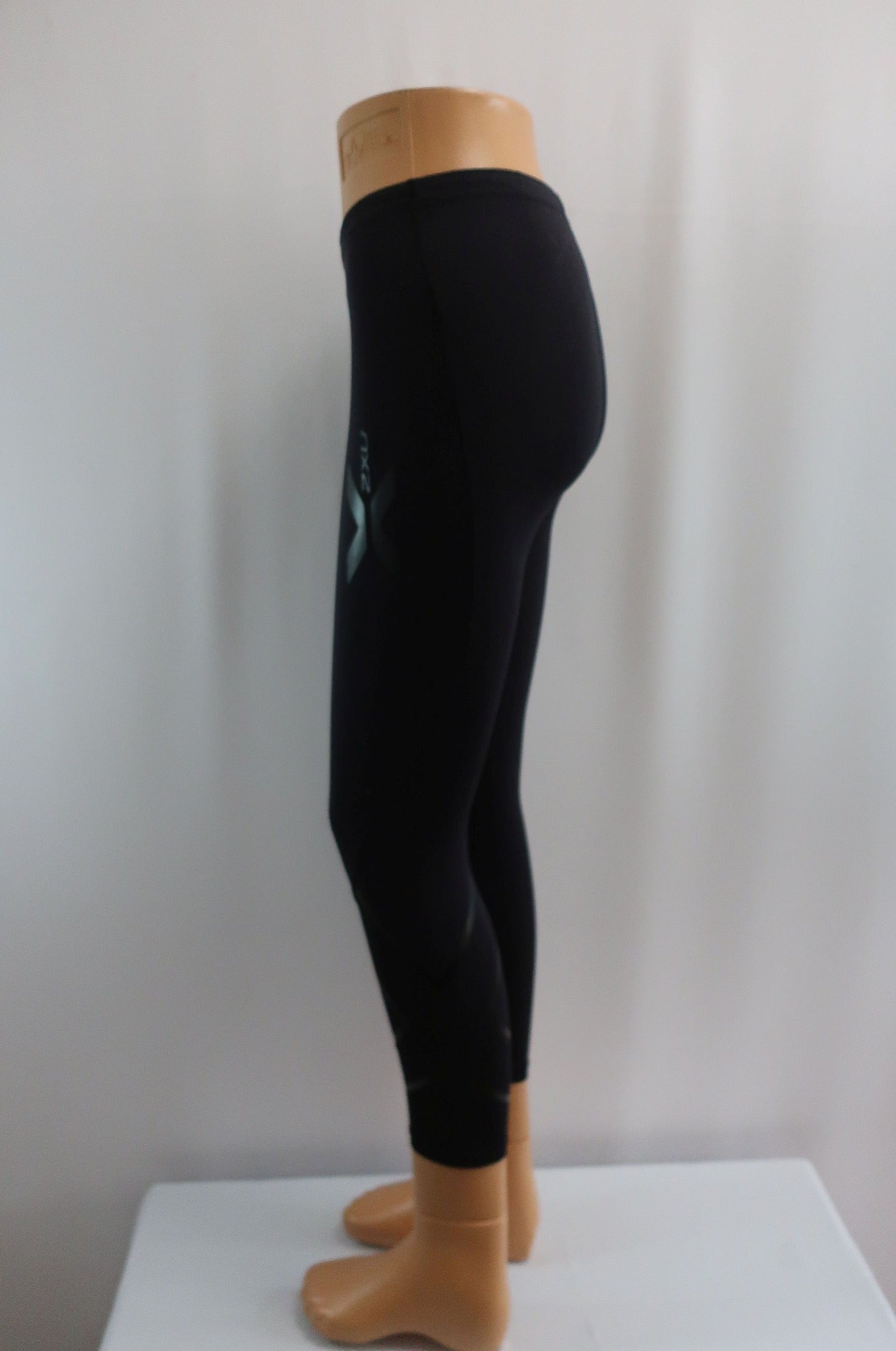 2XU moteriškos sportinės kompresinės tamprės M dydis