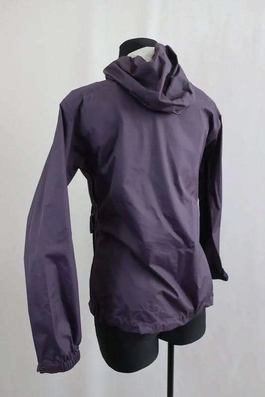 HELLY HANSEN moteriška lengva laminuota striukė S dydis.