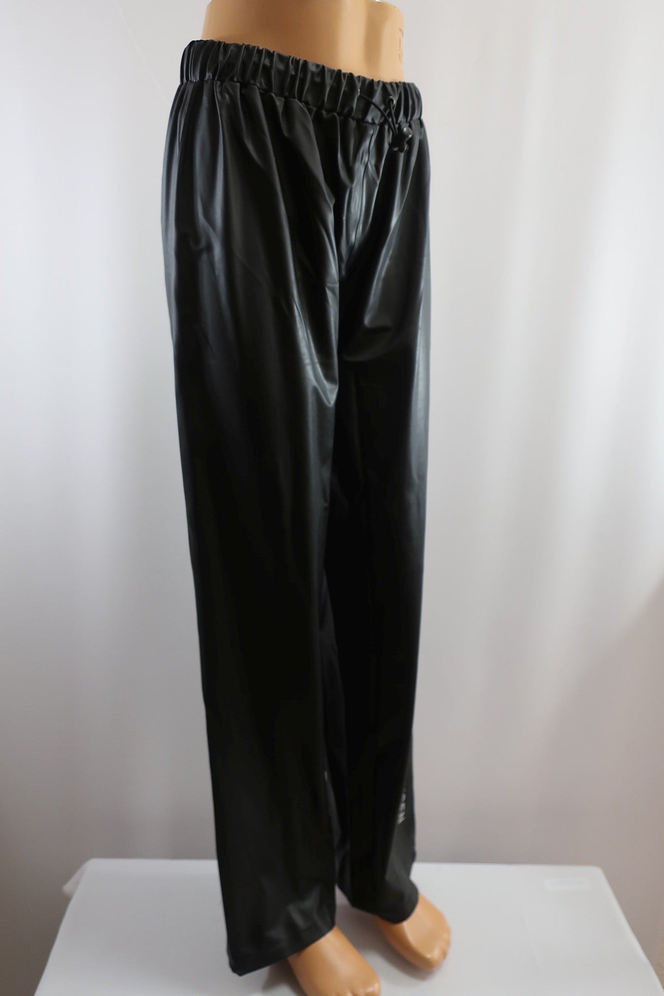 HELLY HANSEN naujos vyriškos neperšlampančios kelnės M dydis