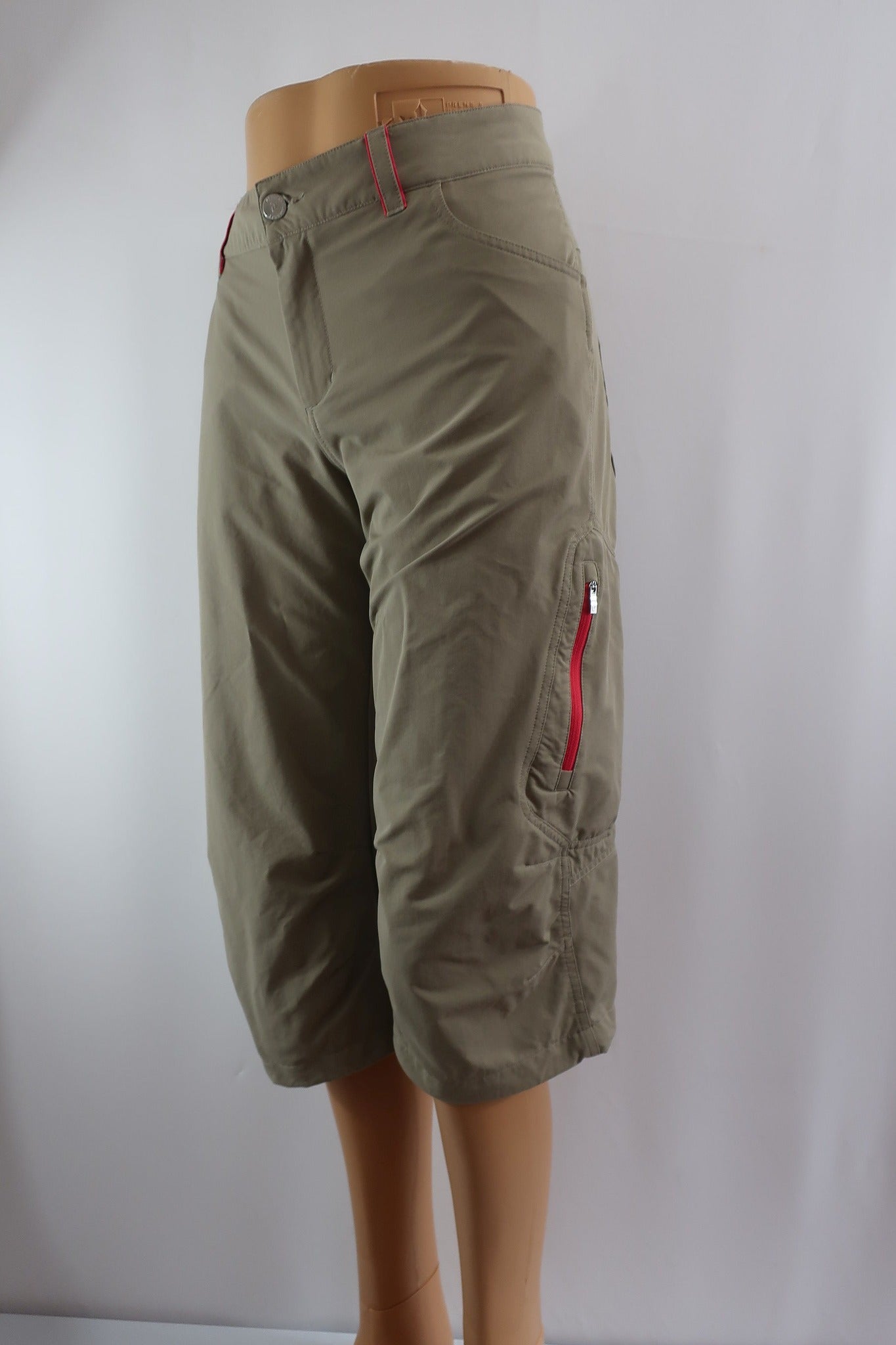 PEAK PERFORMANCE moteriški bridžai/ilgesni šortai L/XL dydis