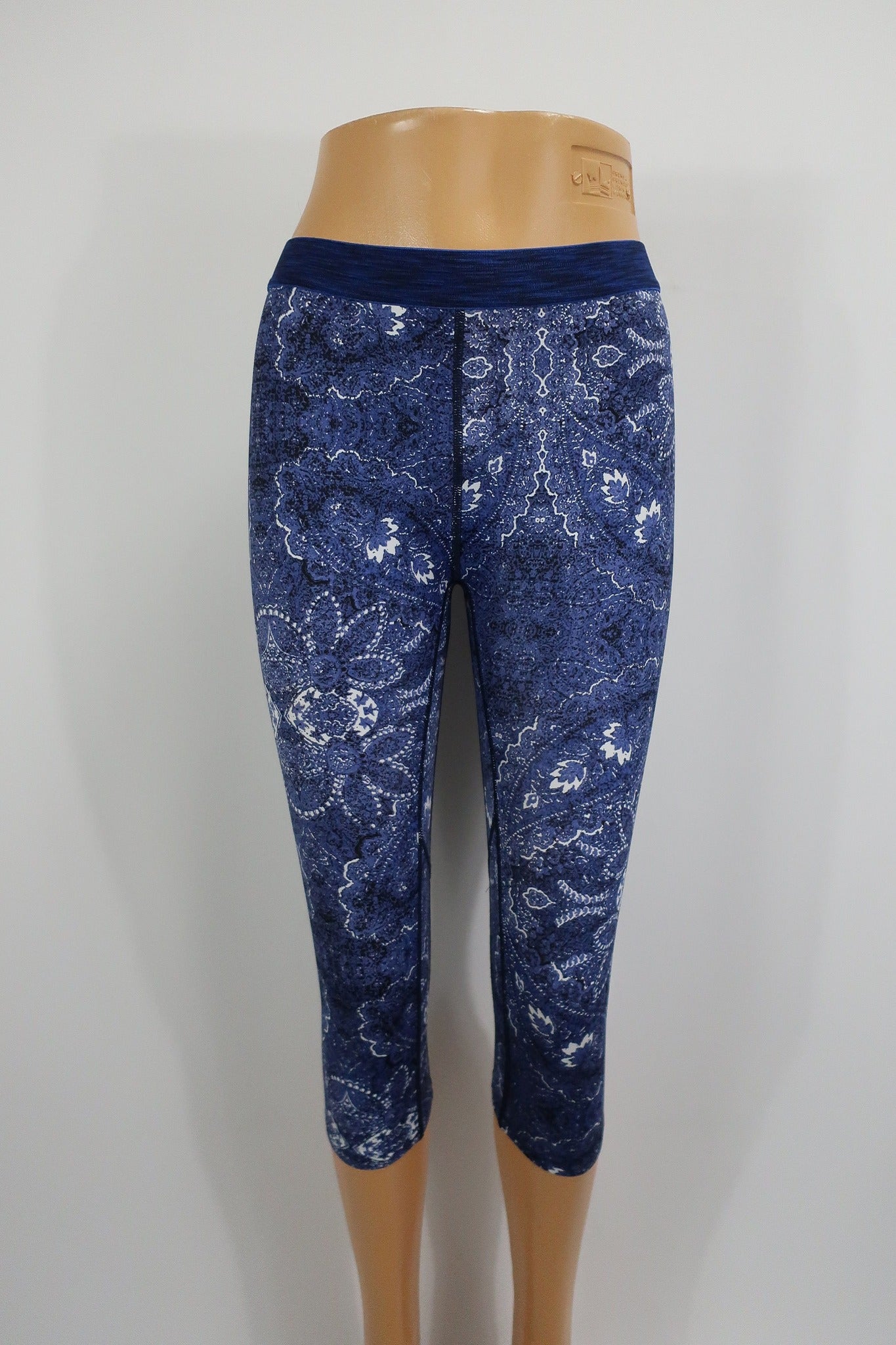 SKINS moteriškos kompresinės sportinės tamprės/ilgesni šortai M dydis