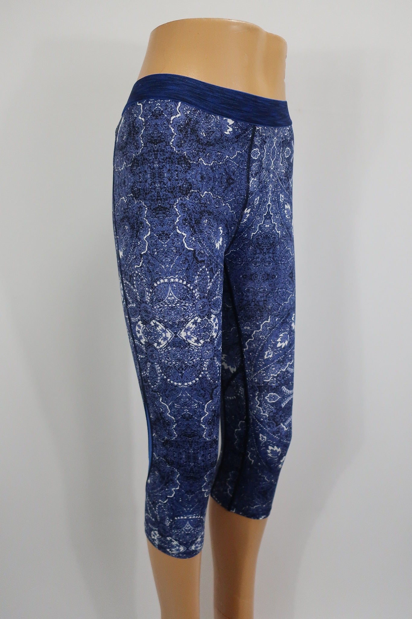 SKINS moteriškos kompresinės sportinės tamprės/ilgesni šortai M dydis