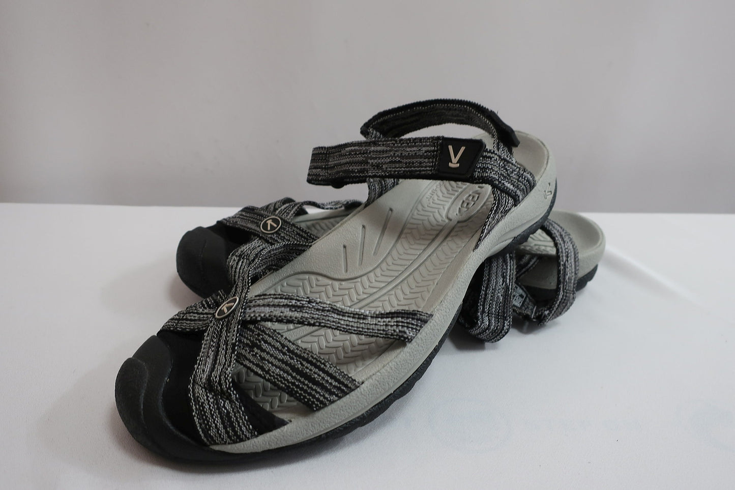 KEEN naujos basutės/sandalai 40,5/41 dydis