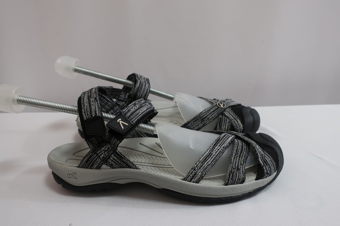 KEEN naujos basutės/sandalai 40,5/41 dydis